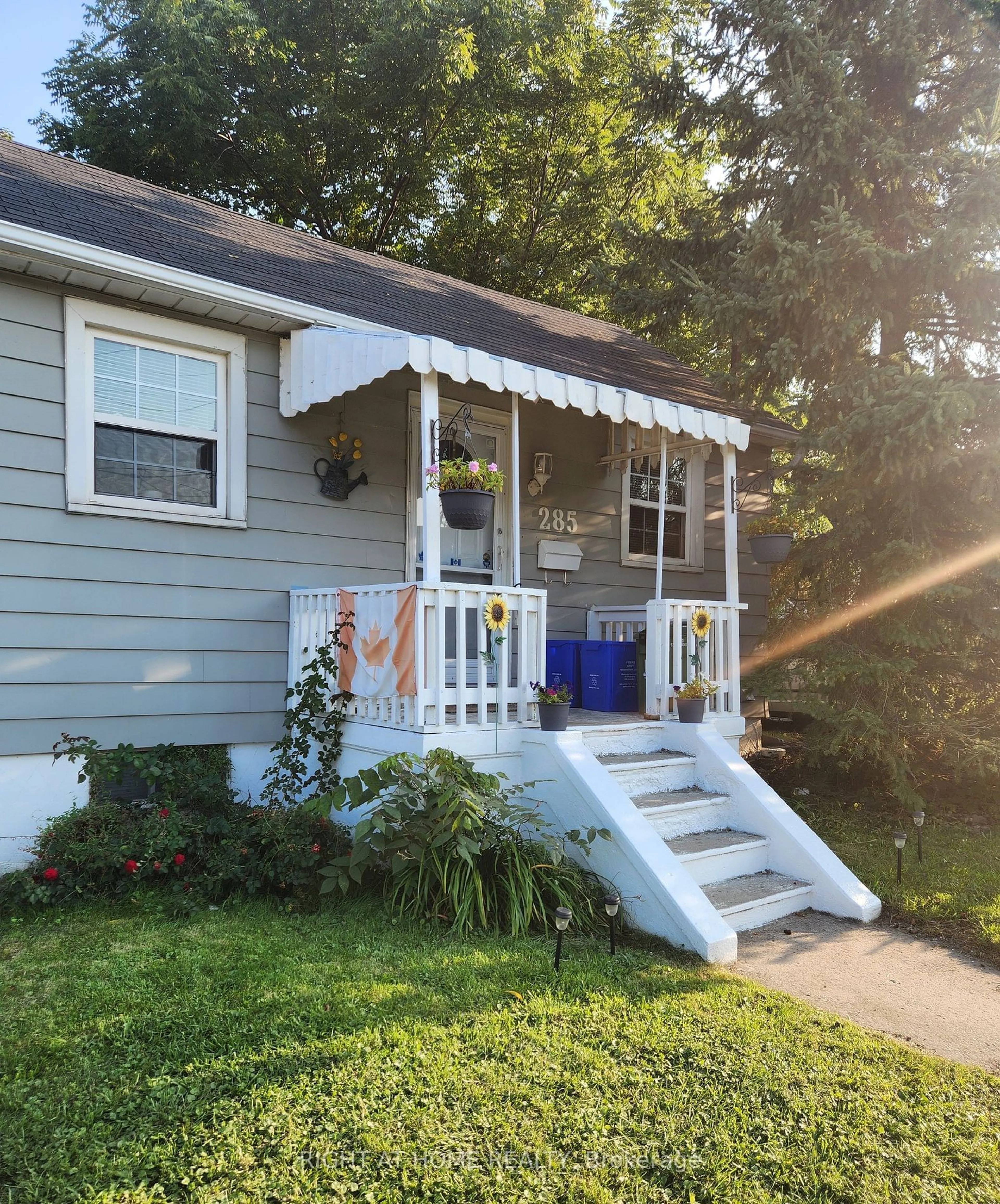 Frontside or backside of a home for 285 Olive Ave, Oshawa Ontario L1H 2P5