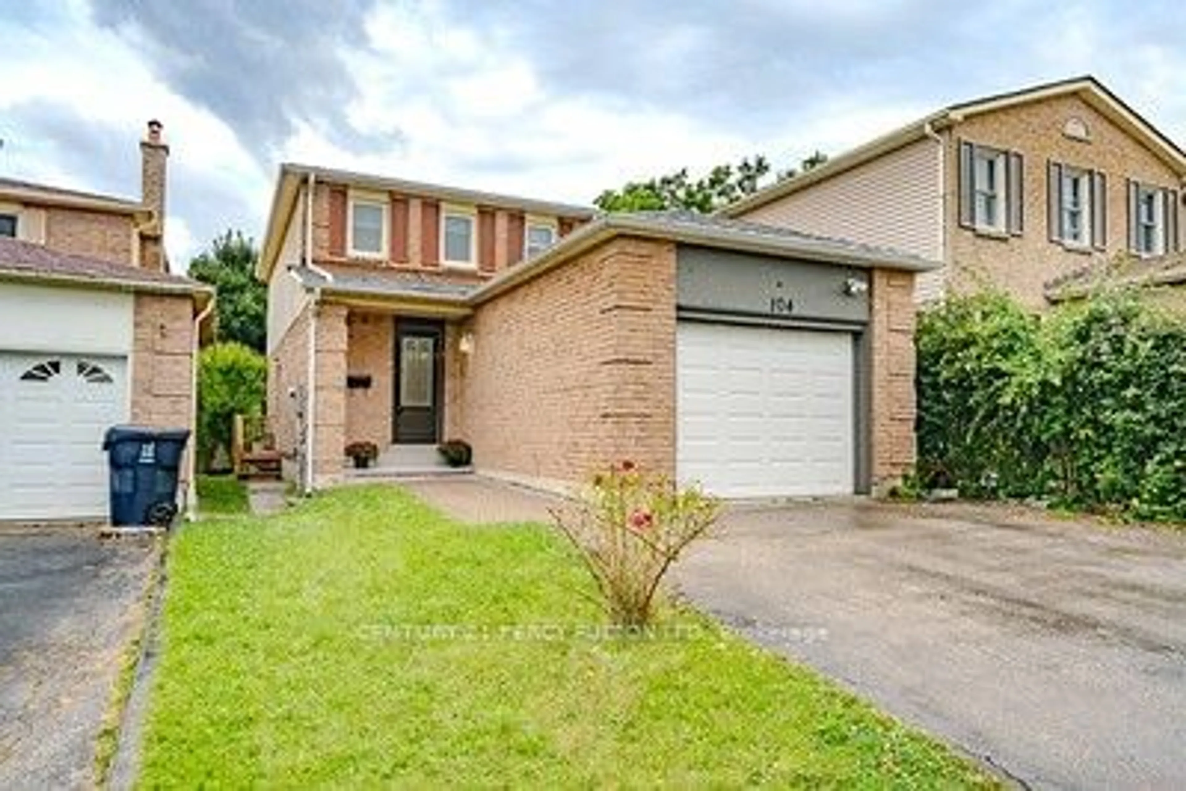 Home with brick exterior material for 104 Shady Hollow Dr, Toronto Ontario M1V 2L8