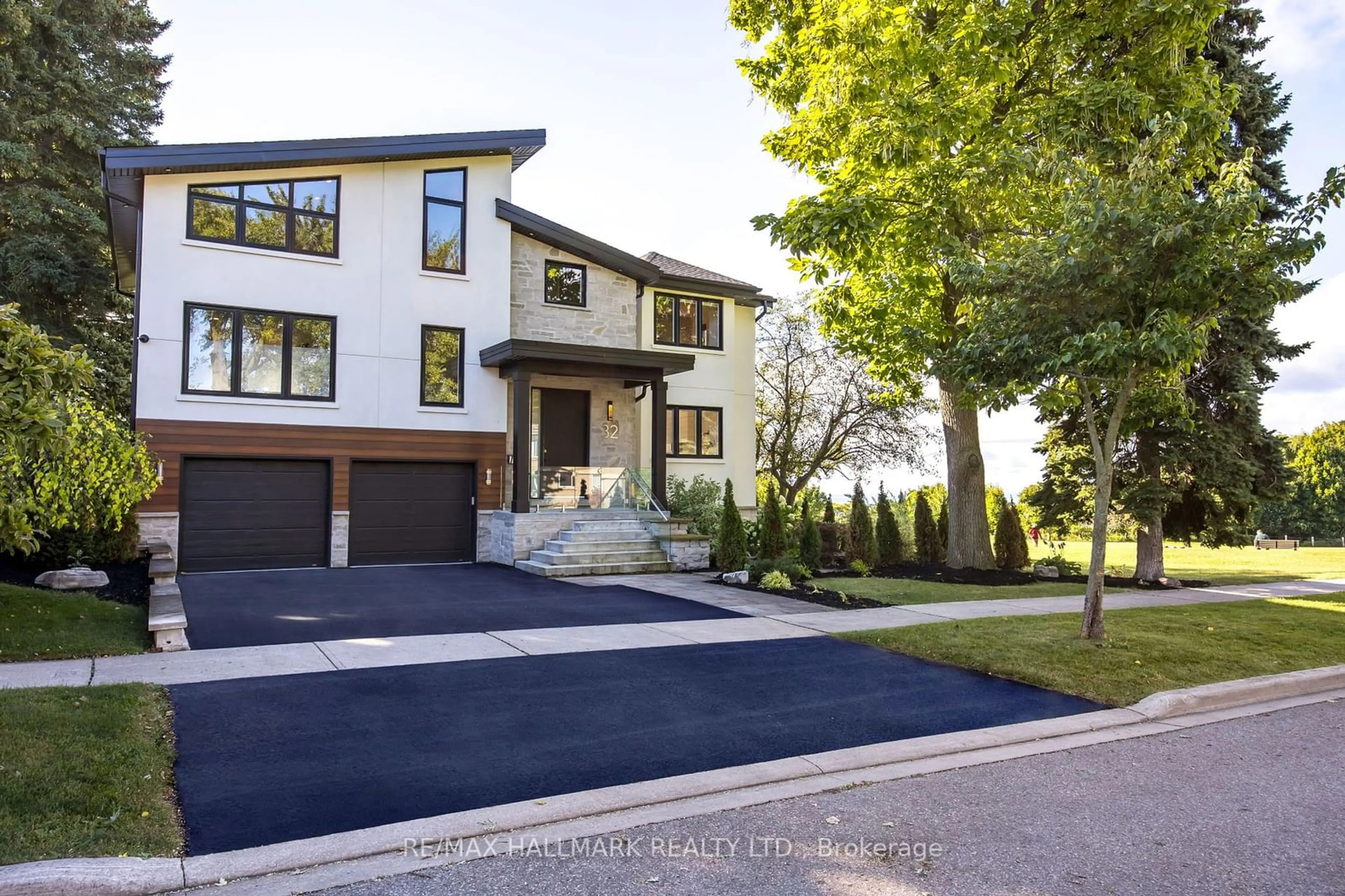 Frontside or backside of a home, the street view for 32 Lyme Regis Cres, Toronto Ontario M1M 1E3