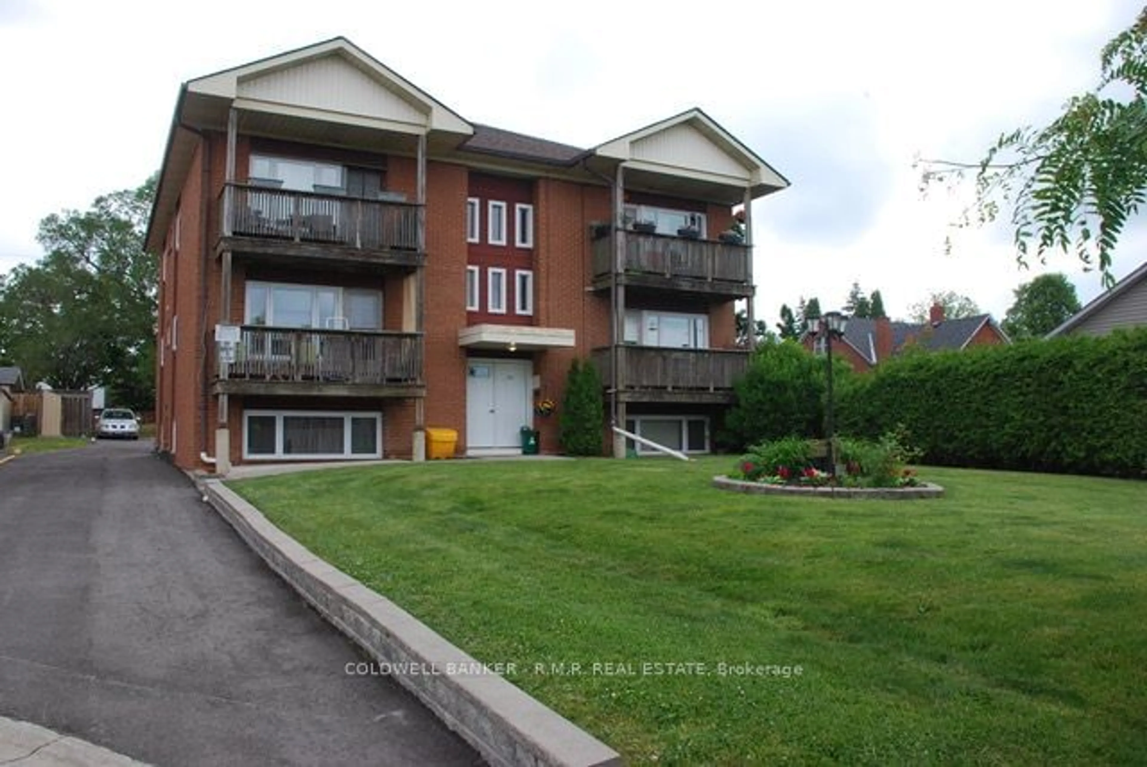 A pic from exterior of the house or condo for 439 Austen Crt, Oshawa Ontario L1H 6K7