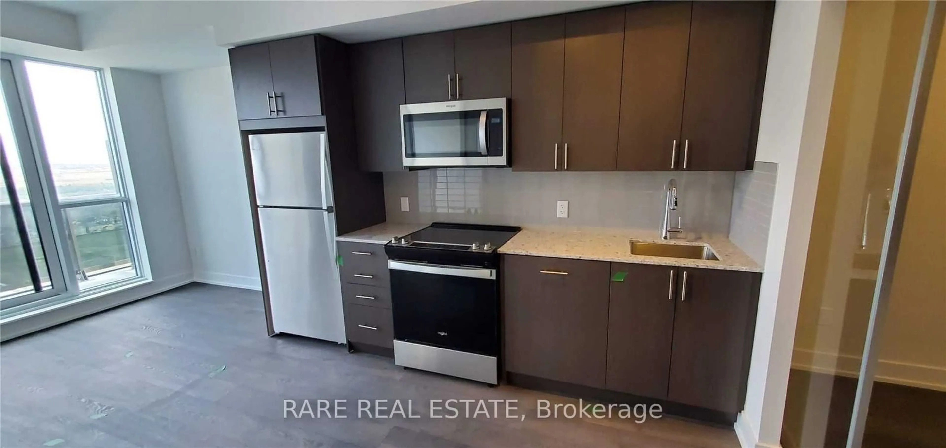 Standard kitchen for 2550 Simcoe St #PH15, Oshawa Ontario L1L 0R5