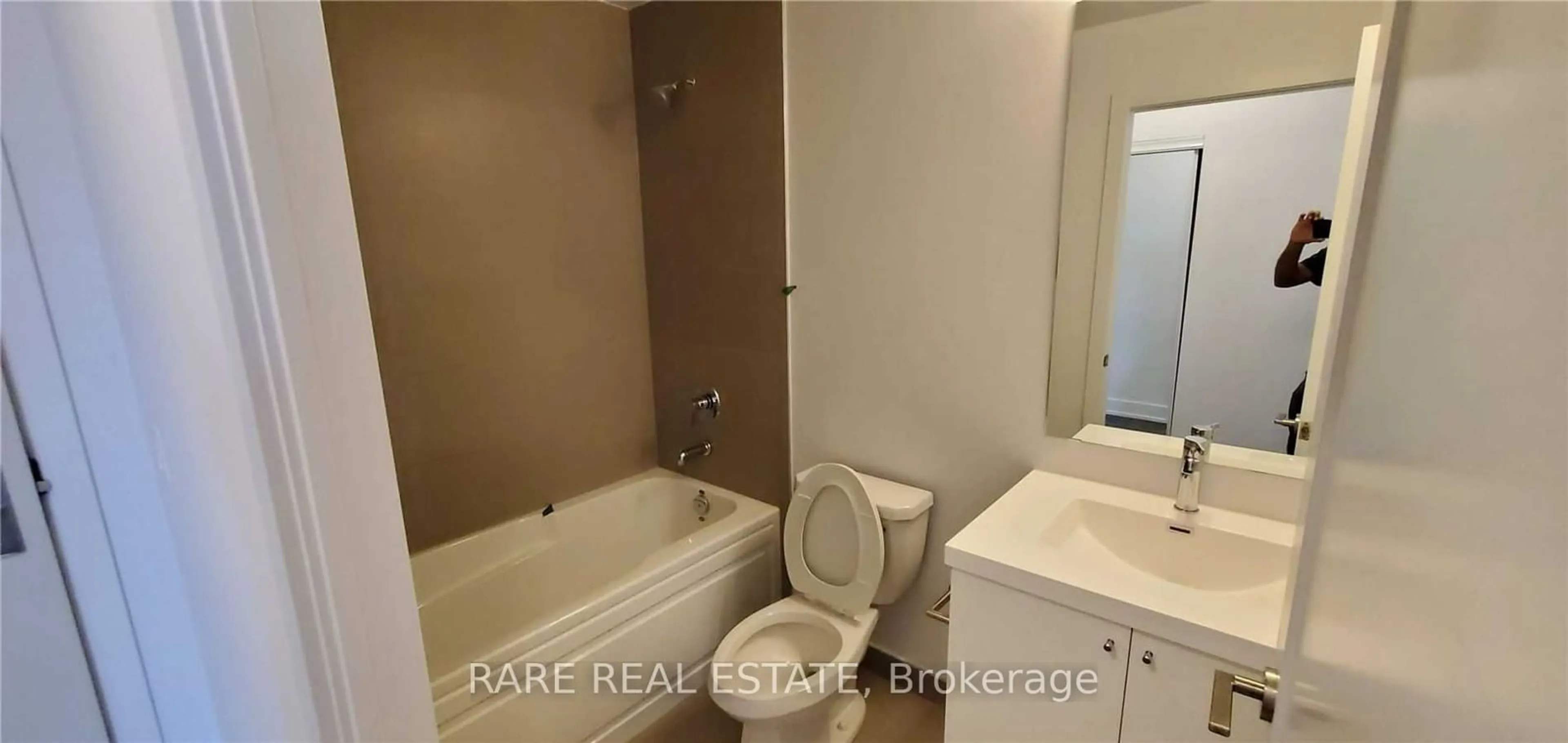 Bathroom, unknown floor for 2550 Simcoe St #PH15, Oshawa Ontario L1L 0R5