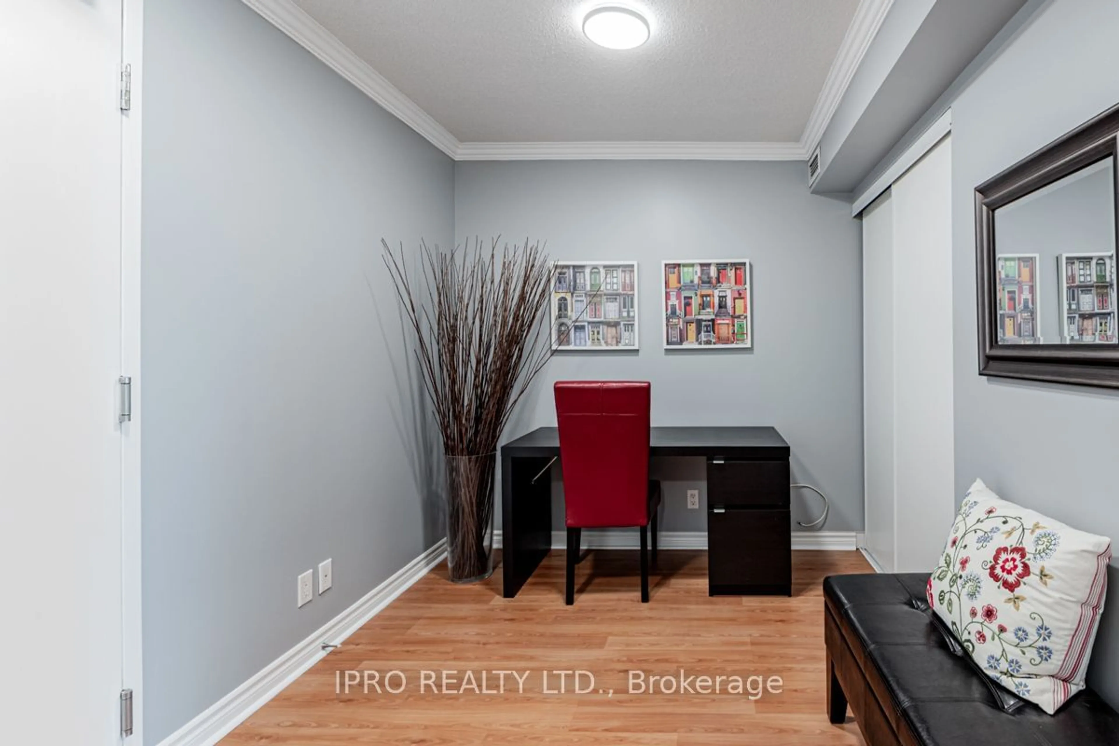 Indoor entryway for 18 Mondeo Dr #1224, Toronto Ontario M1P 5C8