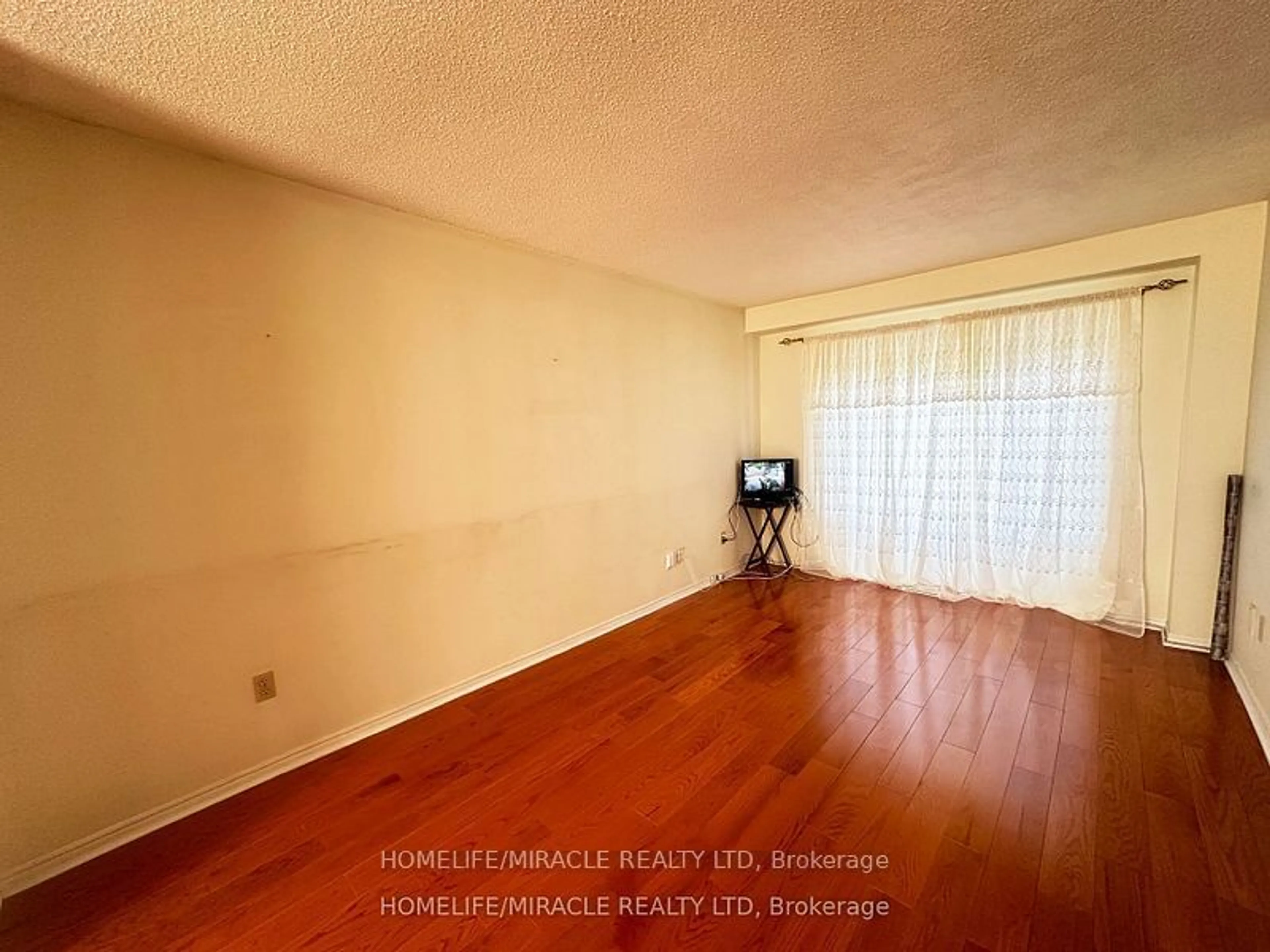 A pic of a room, not visible floor for 8 Lansbury Dr, Toronto Ontario M1V 3H6