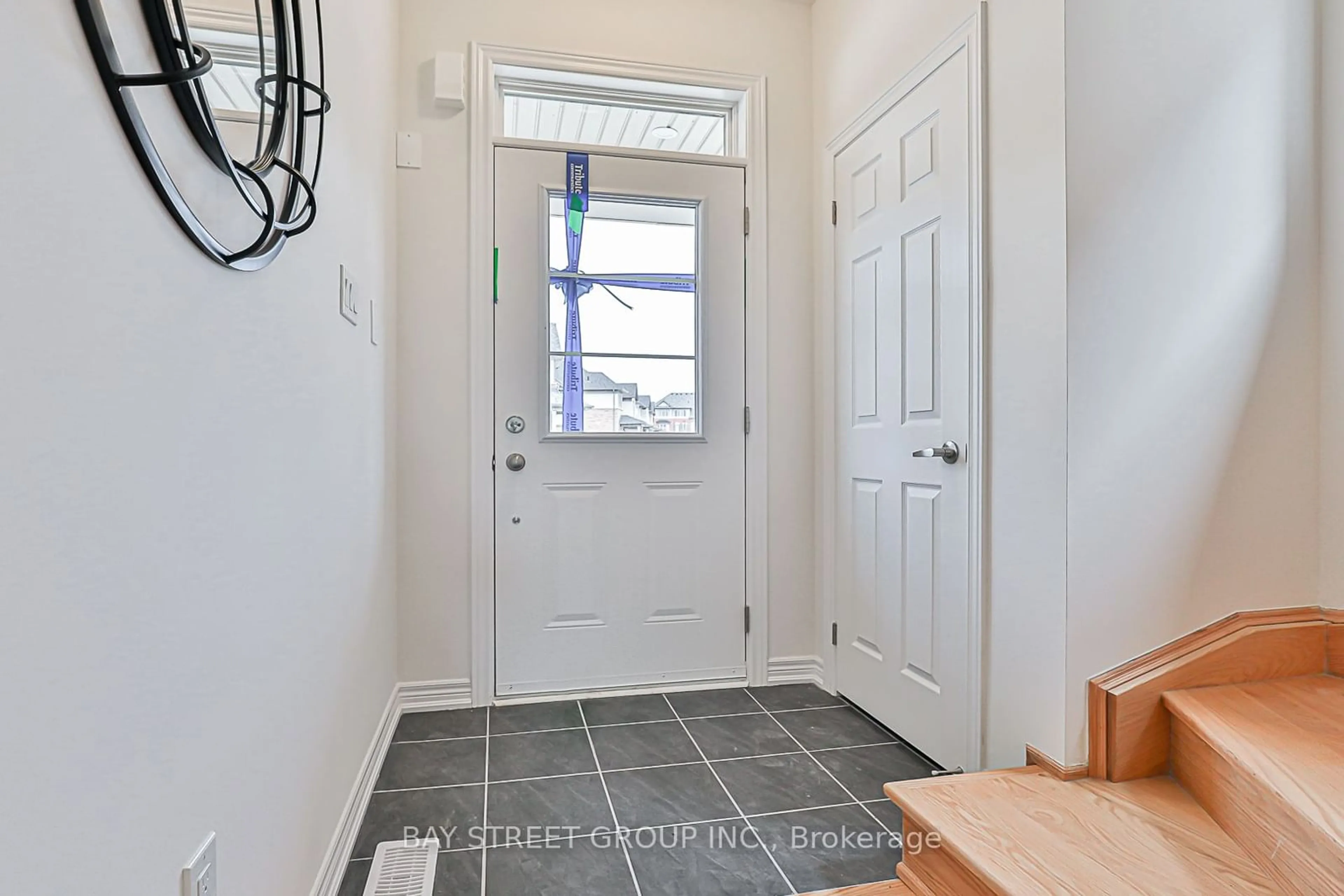 Indoor entryway for 91 Bayardo Dr, Oshawa Ontario L1L 0V2