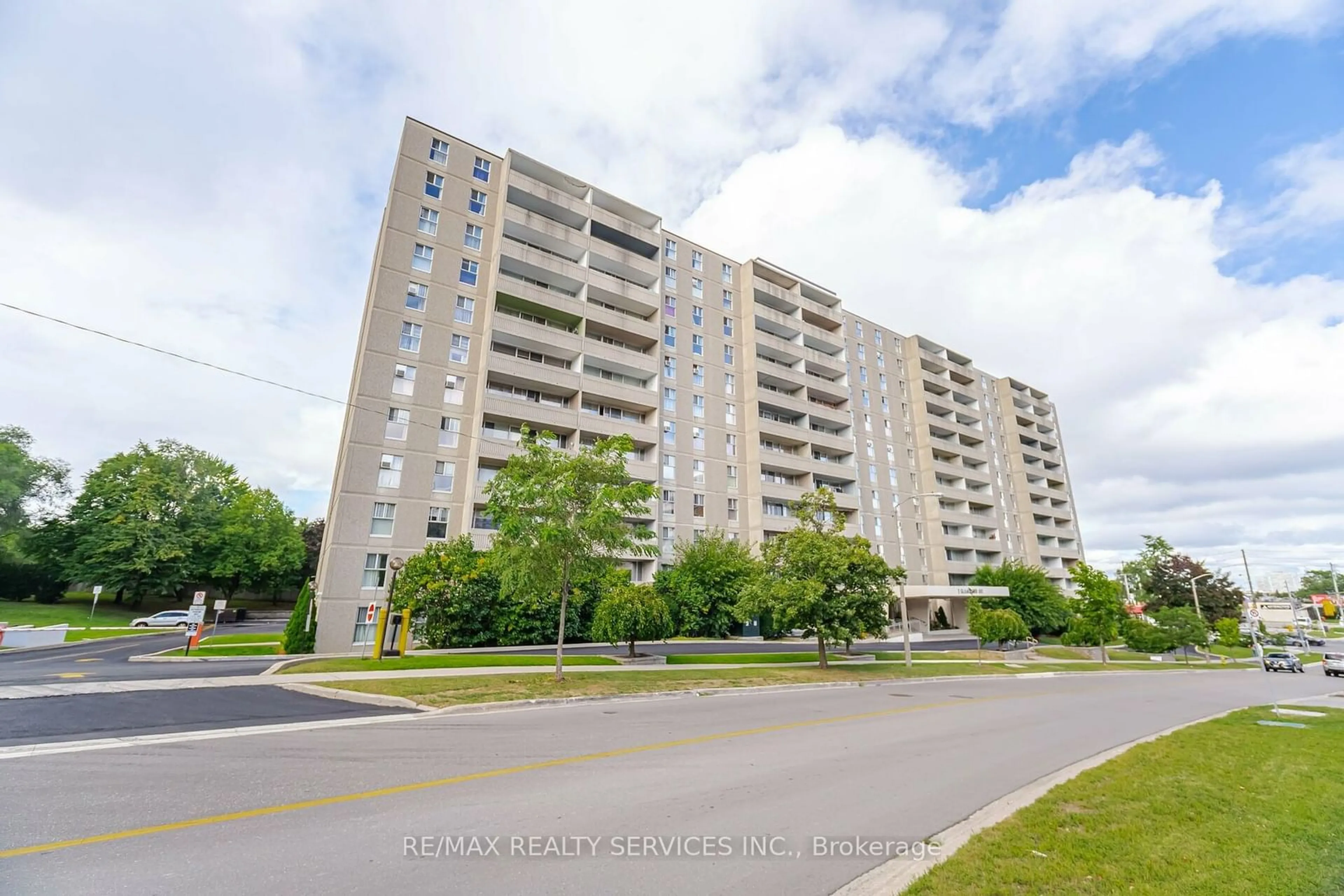 A pic from exterior of the house or condo, the street view for 2 Glamorgan Ave #907, Toronto Ontario M1P 2M8