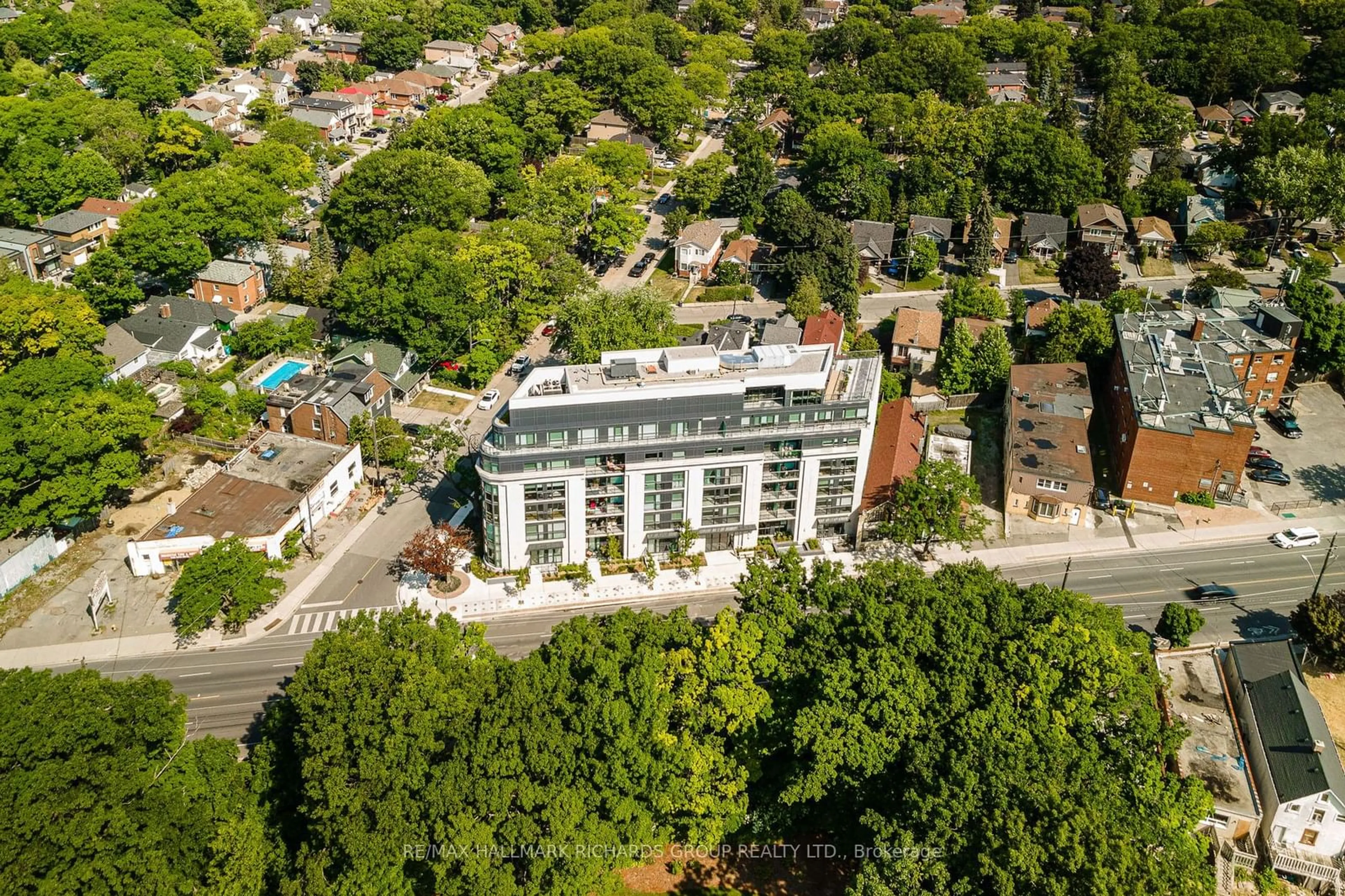 A pic from exterior of the house or condo, the front or back of building for 1400 Kingston Rd #106, Toronto Ontario M1N 1R3