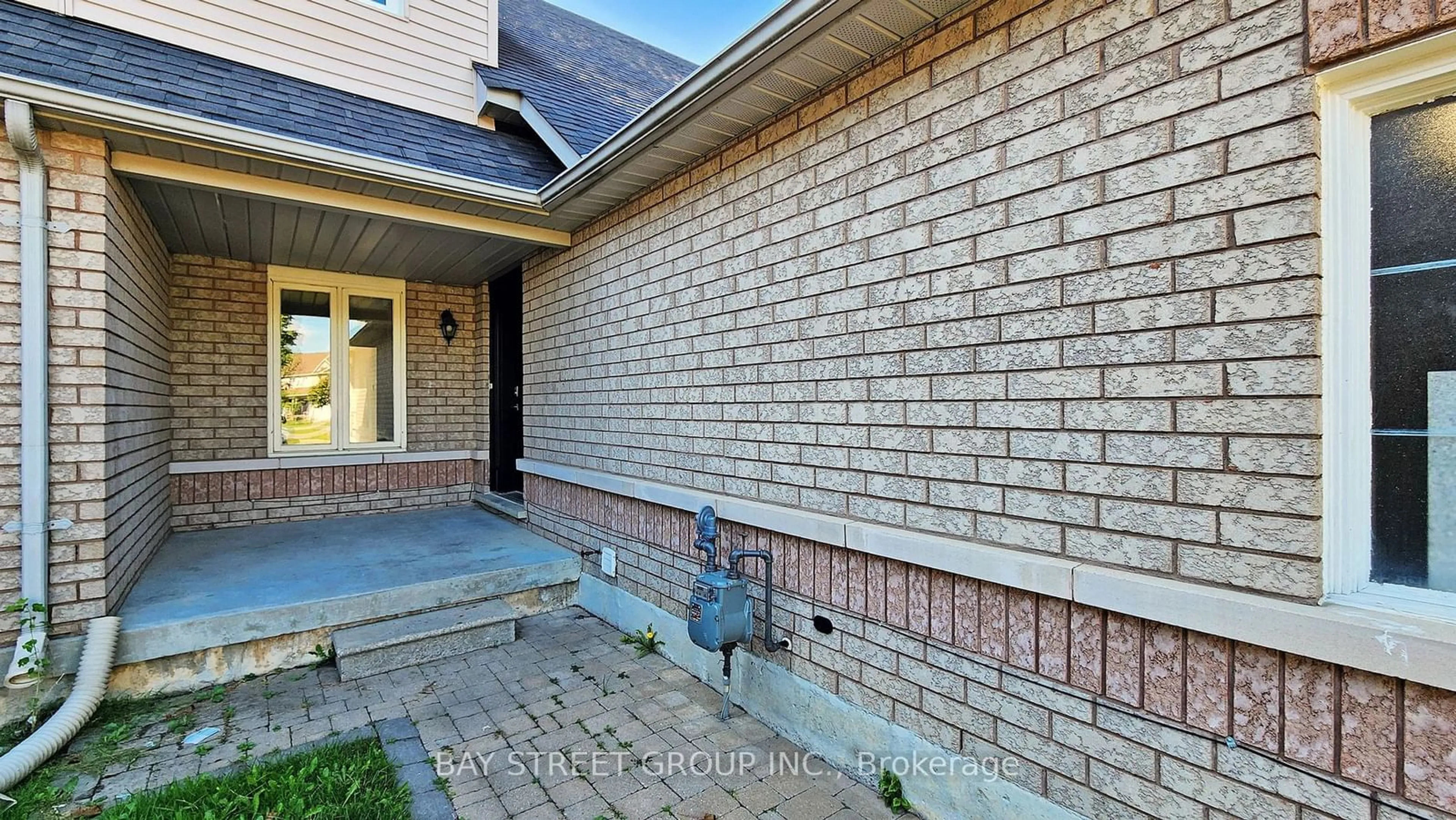 Home with brick exterior material for 1870 Woodgate Crt, Oshawa Ontario L1G 7Z2