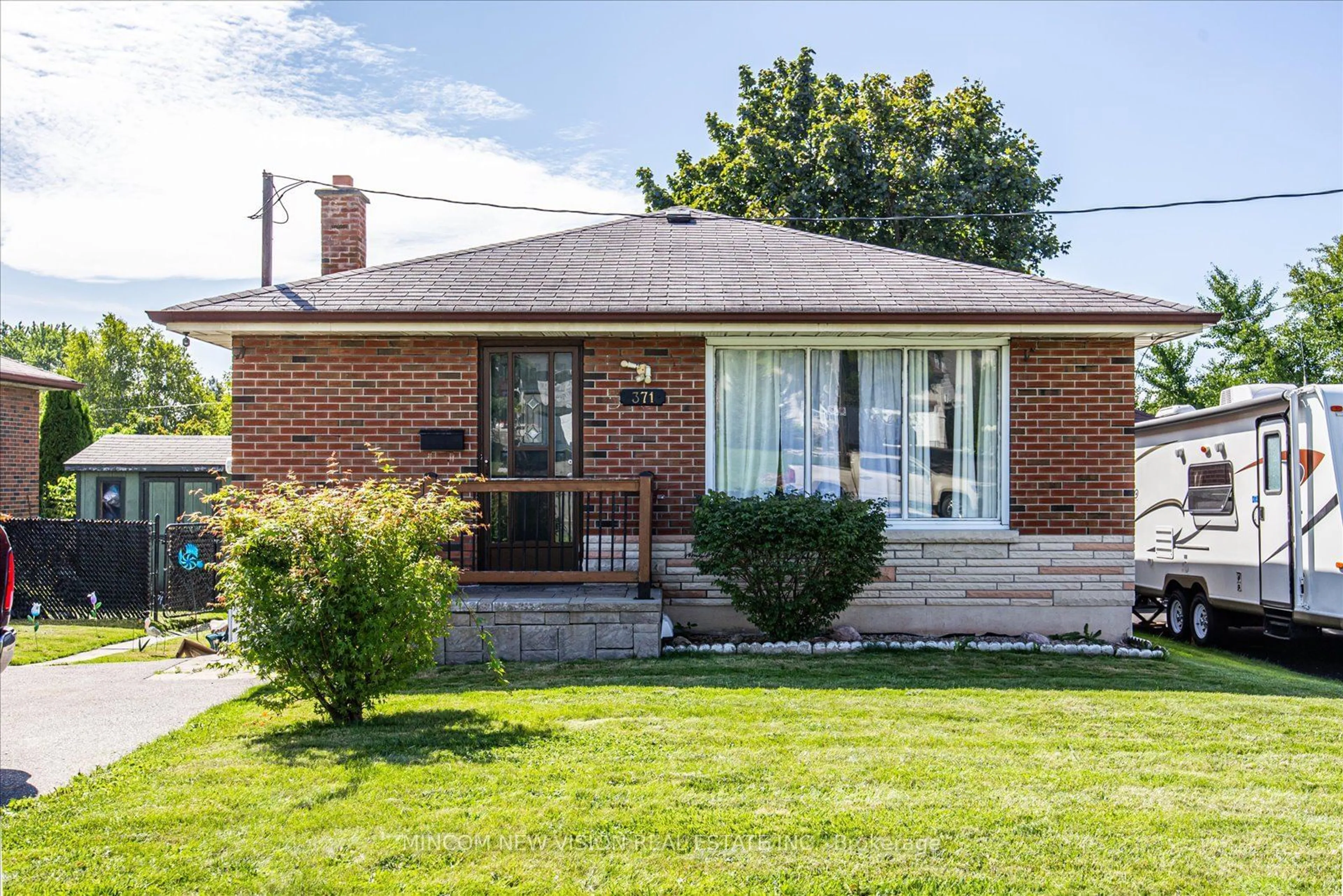 Home with brick exterior material for 371 Rossland Rd, Oshawa Ontario L1G 2X2