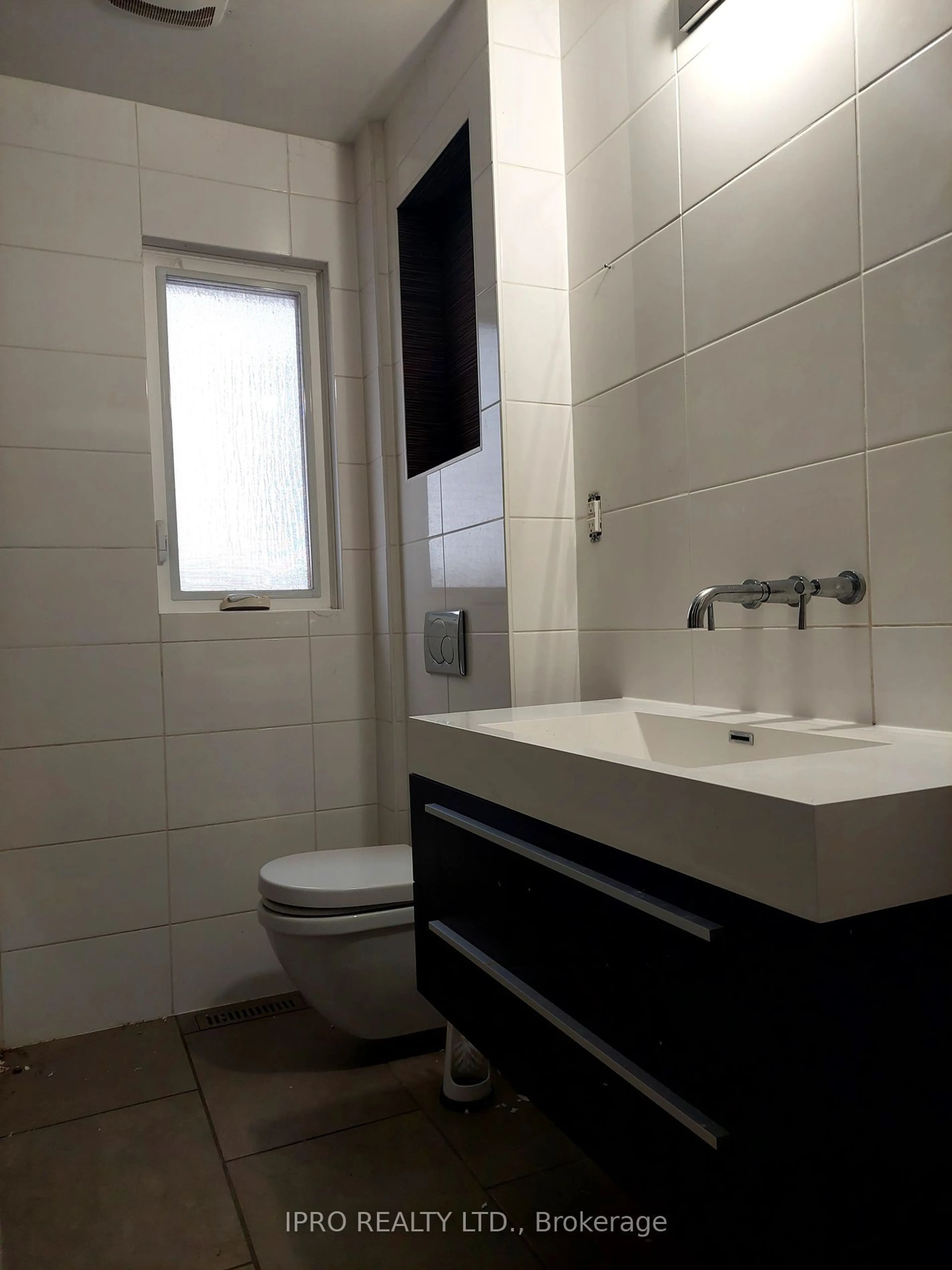 Bathroom, not visible floor for 12 Harewood Ave, Toronto Ontario M1M 2R2