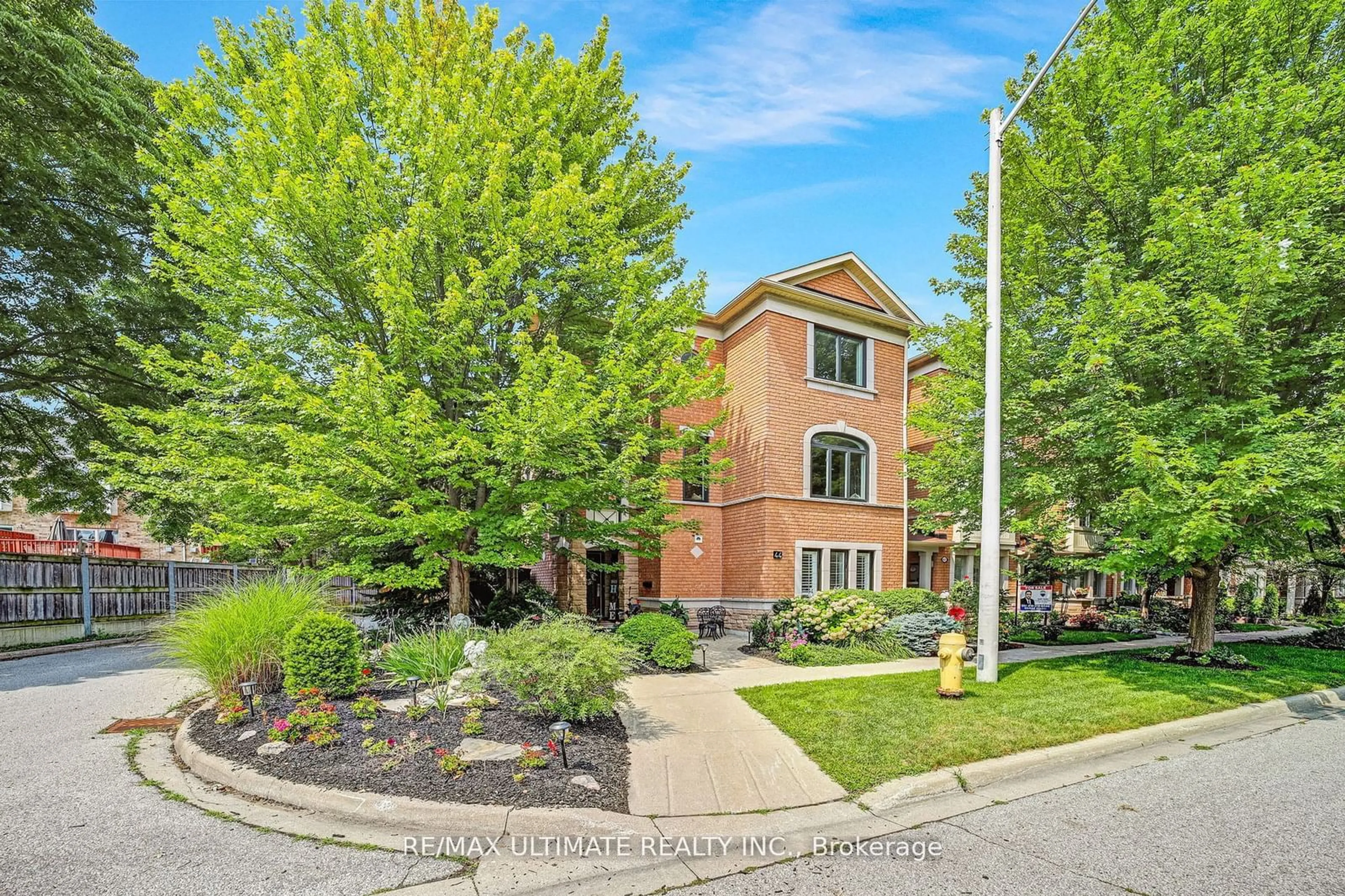 A pic from exterior of the house or condo, the street view for 44 Stagecoach Circ, Toronto Ontario M1C 0A1