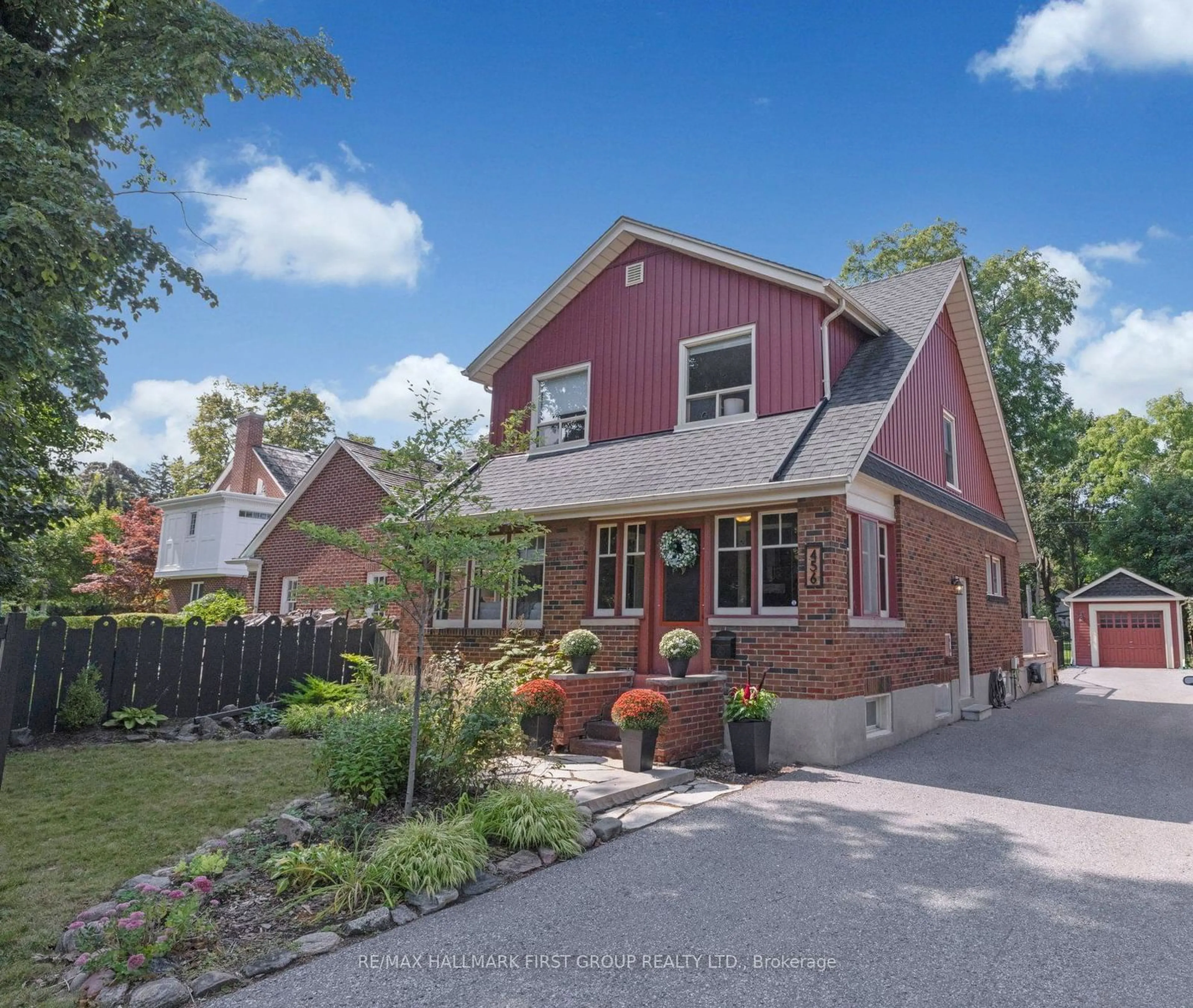 Frontside or backside of a home for 456 Mary St, Oshawa Ontario L1G 5E3