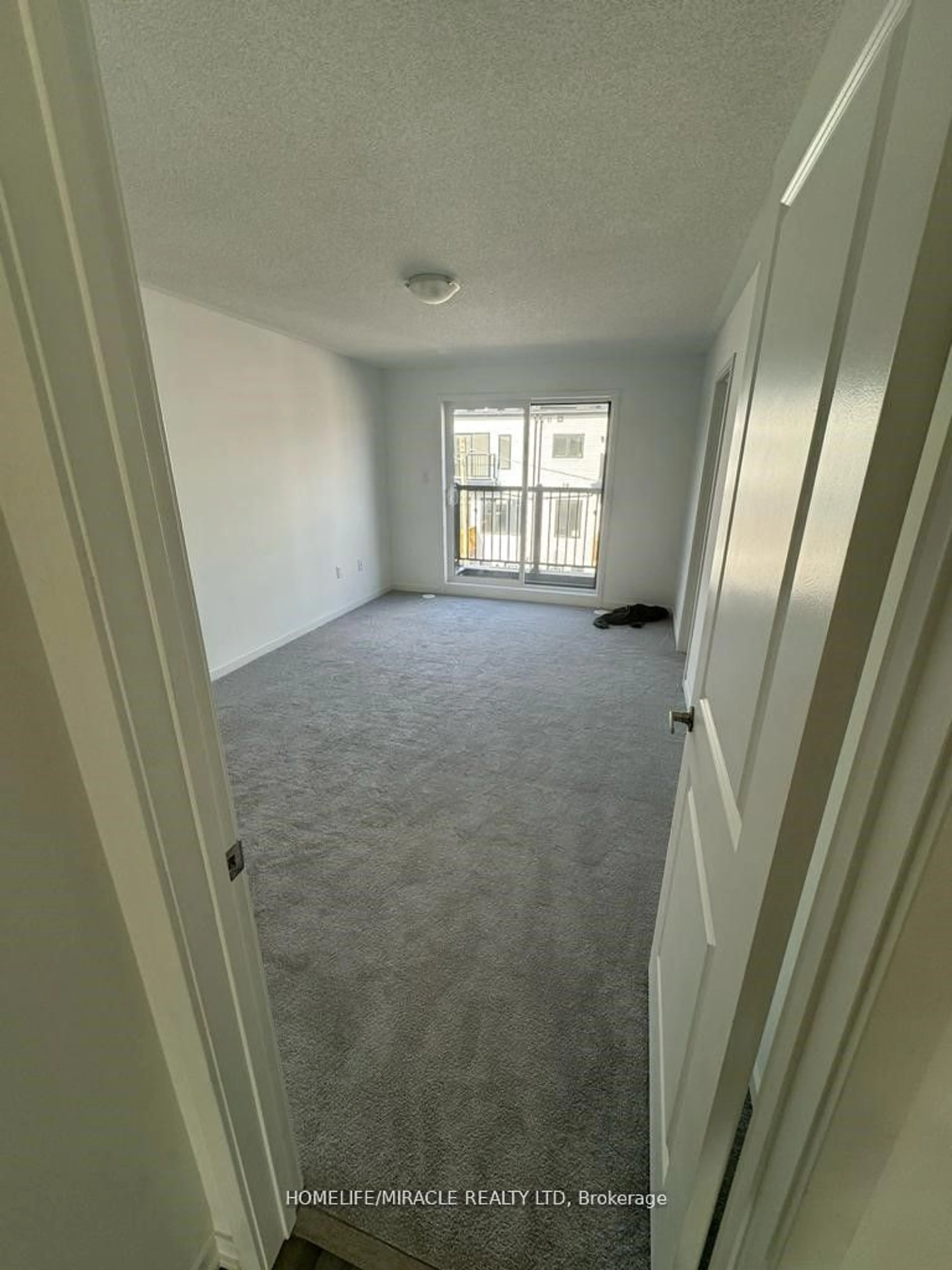 A pic of a room for 760 Heathrow Path, Oshawa Ontario L1H 7K5