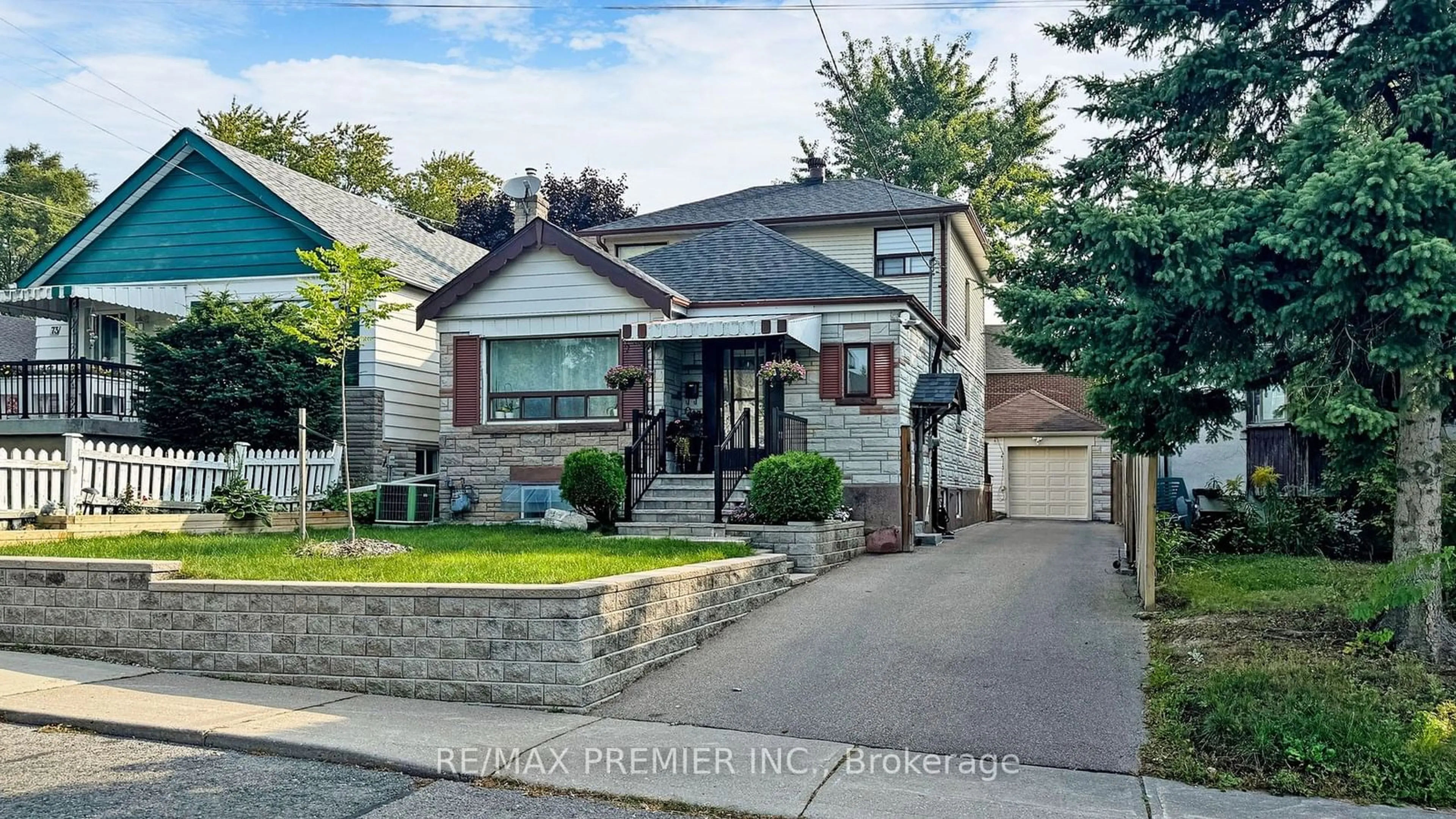 Frontside or backside of a home for 71 Glenburn Ave, Toronto Ontario M4B 2X6