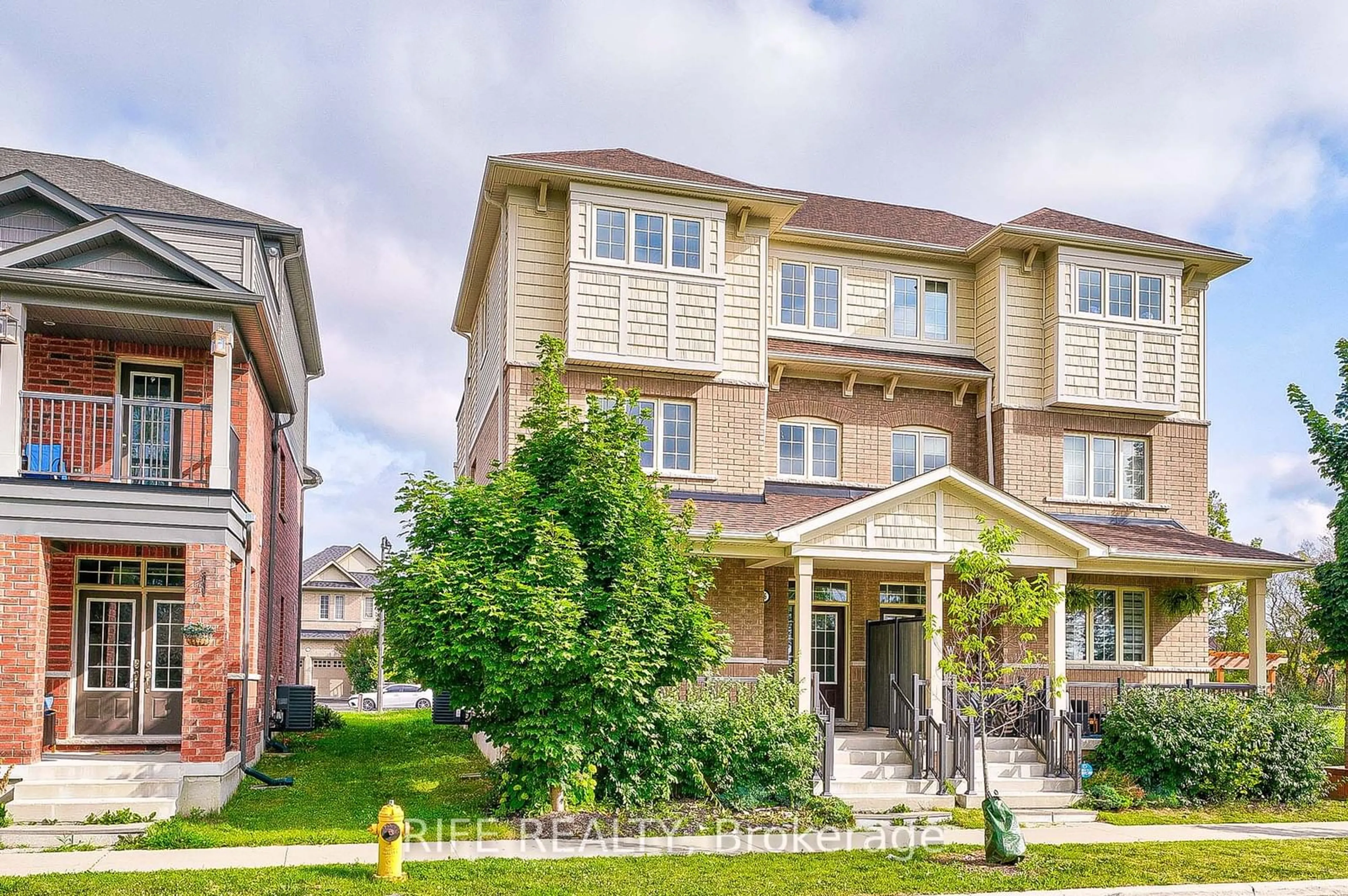 A pic from exterior of the house or condo, the street view for 156 Britannia Ave, Oshawa Ontario L1L 0G9