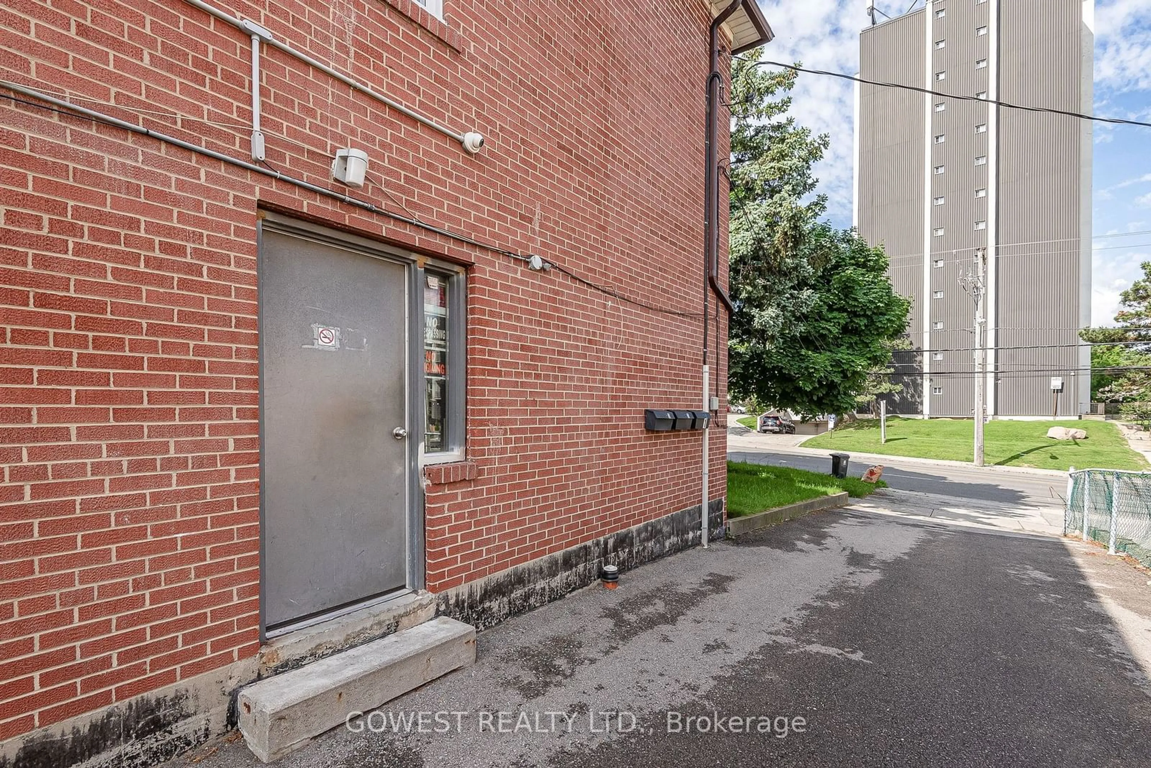 A pic from exterior of the house or condo, the street view for 559A Birchmount Rd, Toronto Ontario M1K 1P8