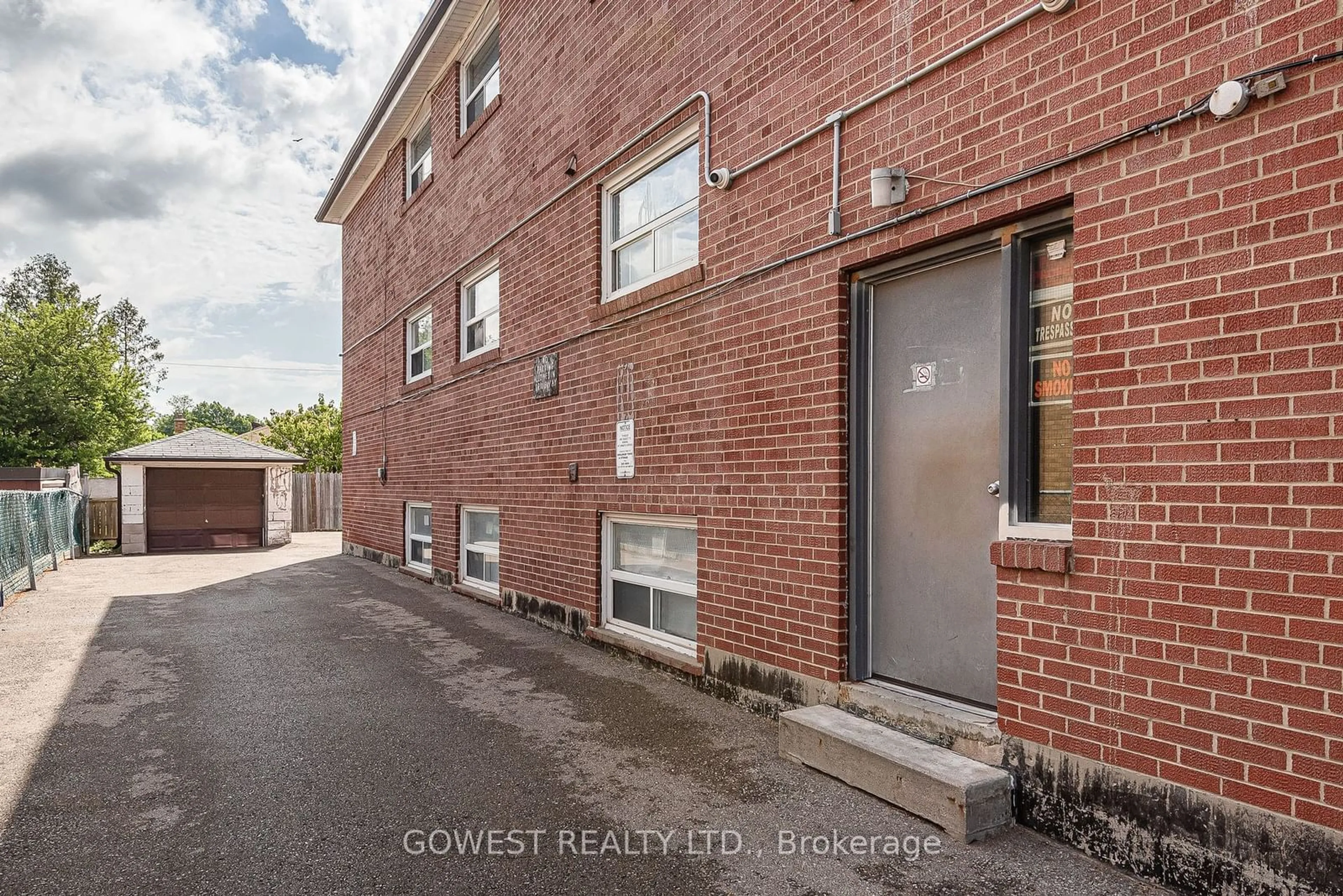 A pic from exterior of the house or condo, the front or back of building for 559A Birchmount Rd, Toronto Ontario M1K 1P8