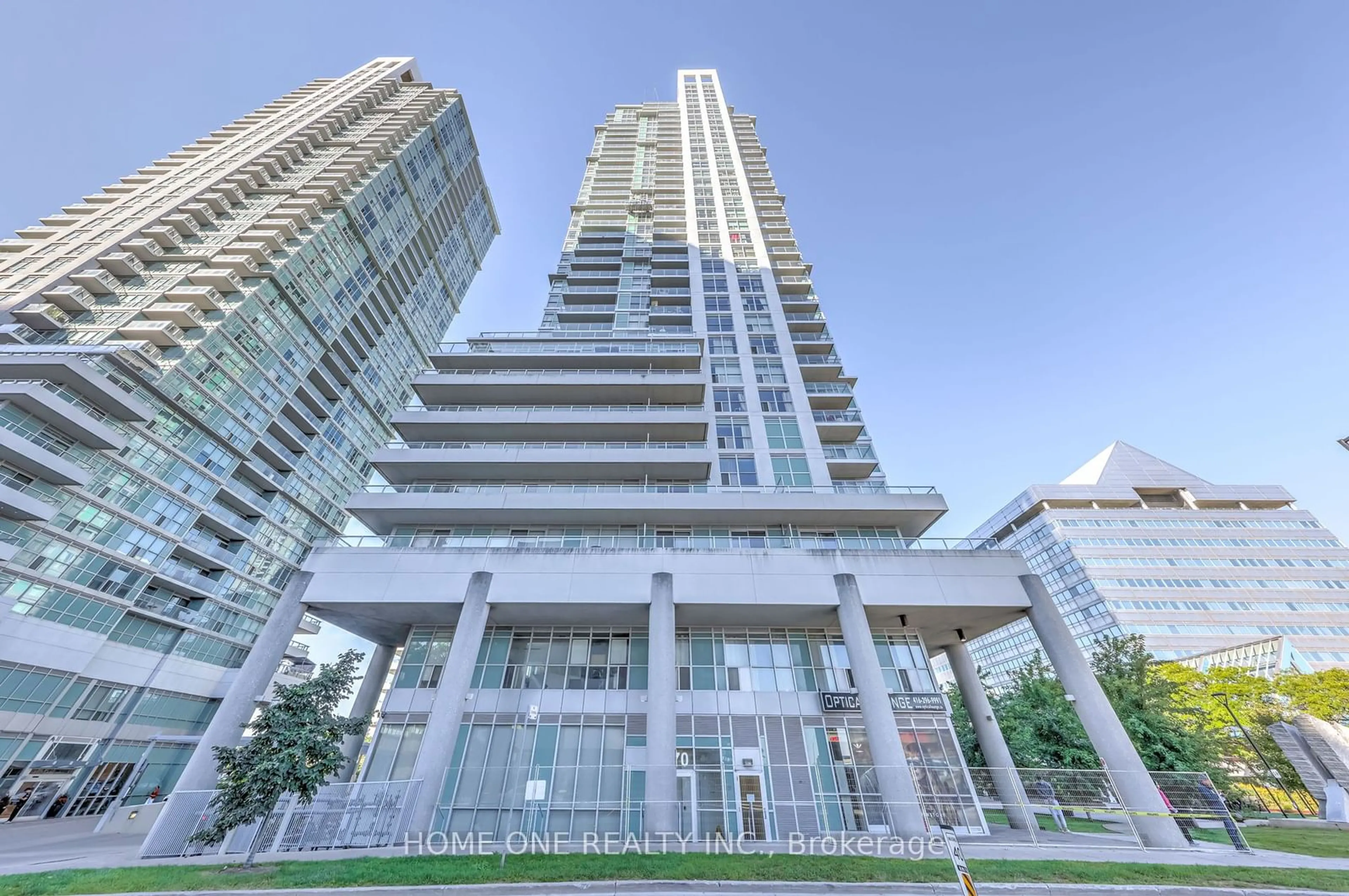 A pic from exterior of the house or condo, the front or back of building for 70 Town Centre Crt #Ph 3504, Toronto Ontario M1P 0B2