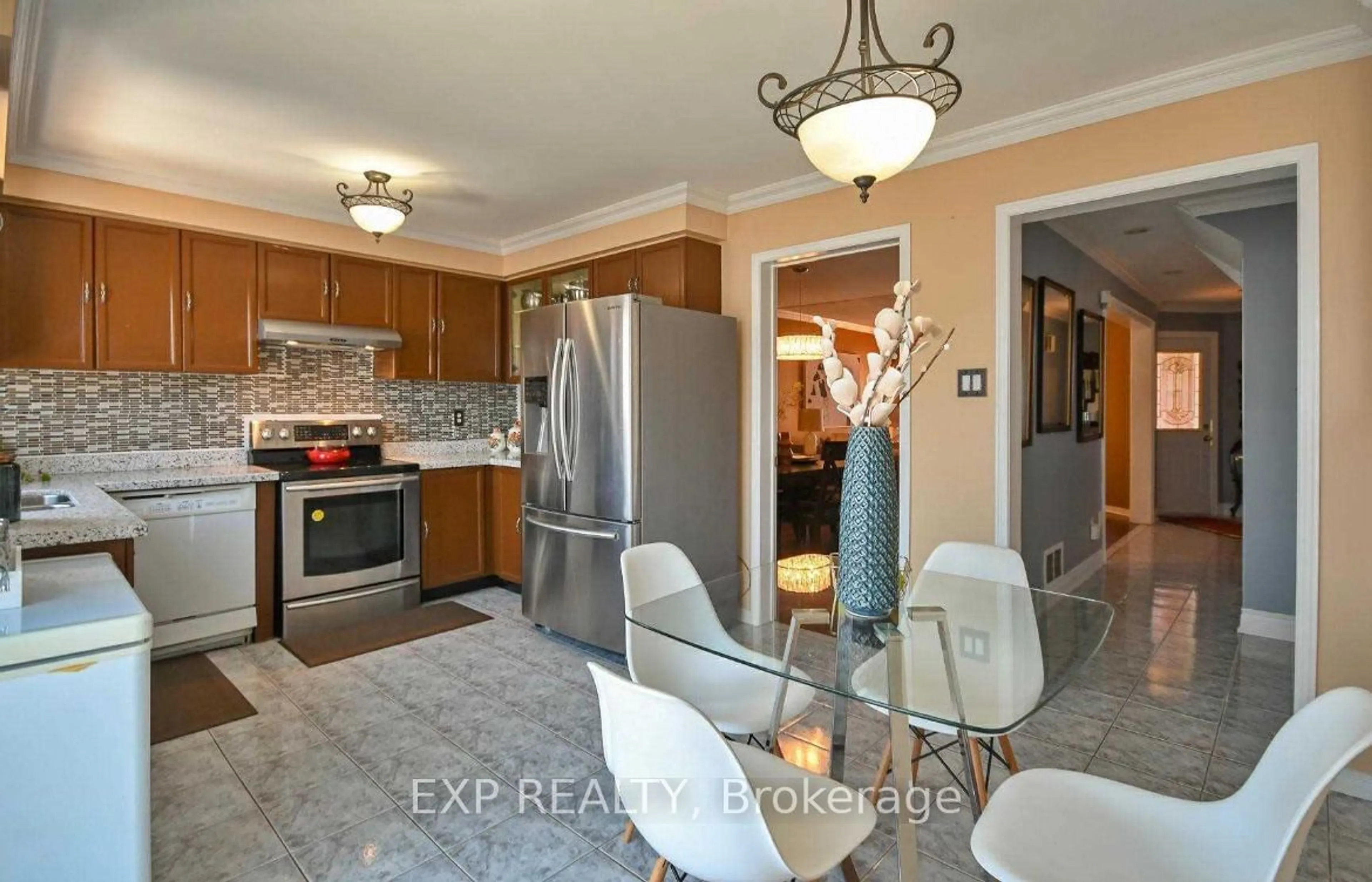 Open concept kitchen for 1648 Pepperwood Gate, Pickering Ontario L1X 2K3