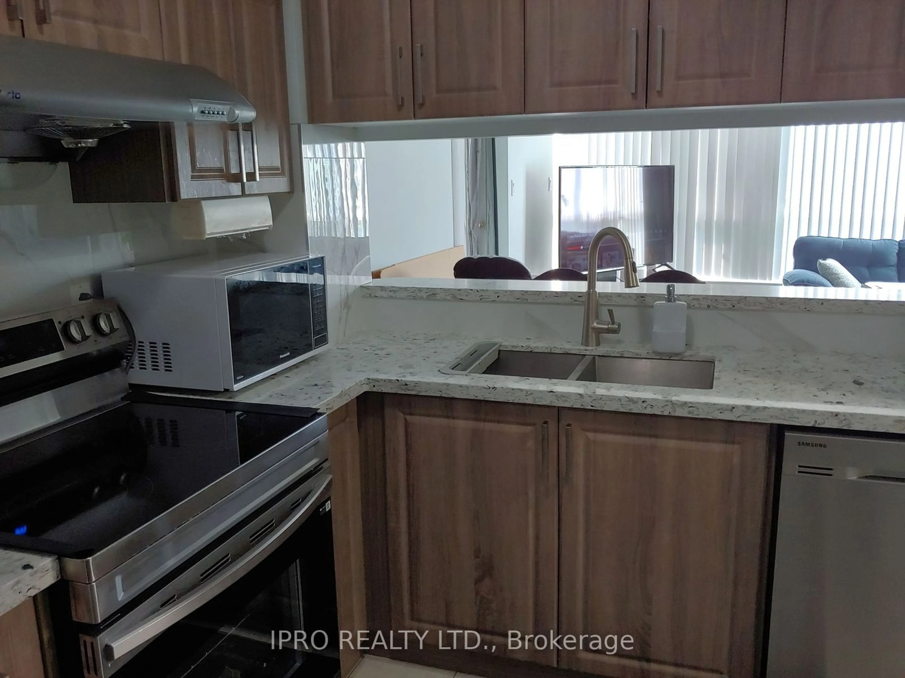 Standard kitchen for 3050 Ellesmere Rd #914, Toronto Ontario M1E 5E6