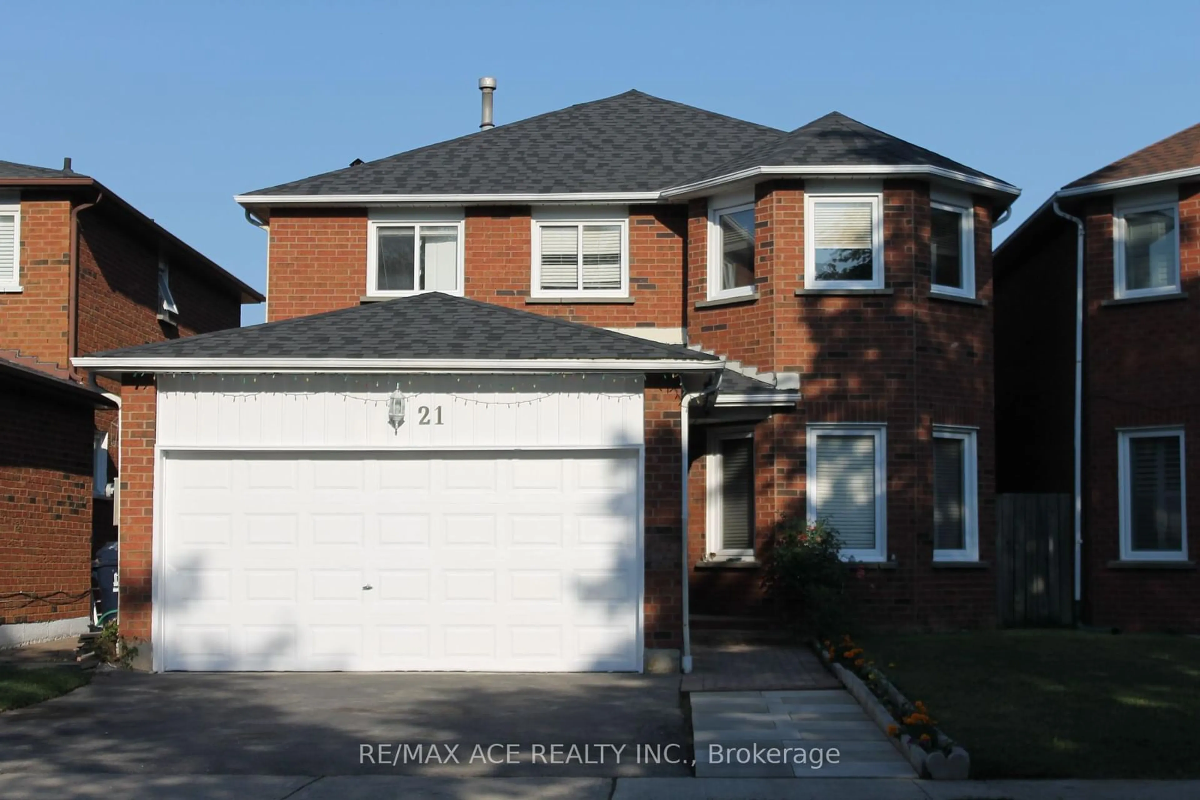 Frontside or backside of a home for 21 Graybark Cres, Toronto Ontario M1C 4J2