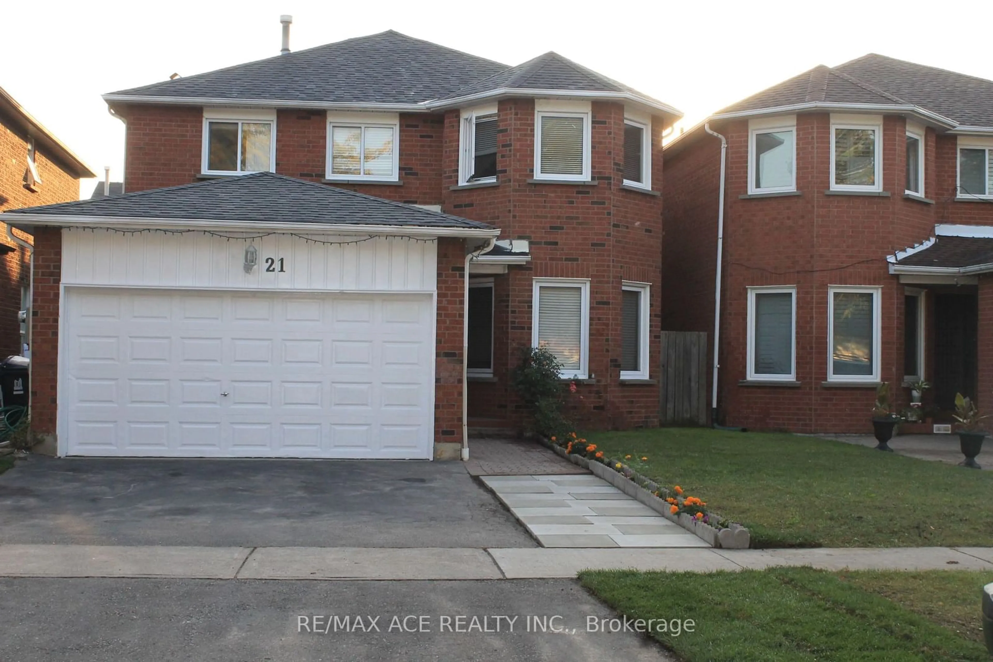 Frontside or backside of a home for 21 Graybark Cres, Toronto Ontario M1C 4J2