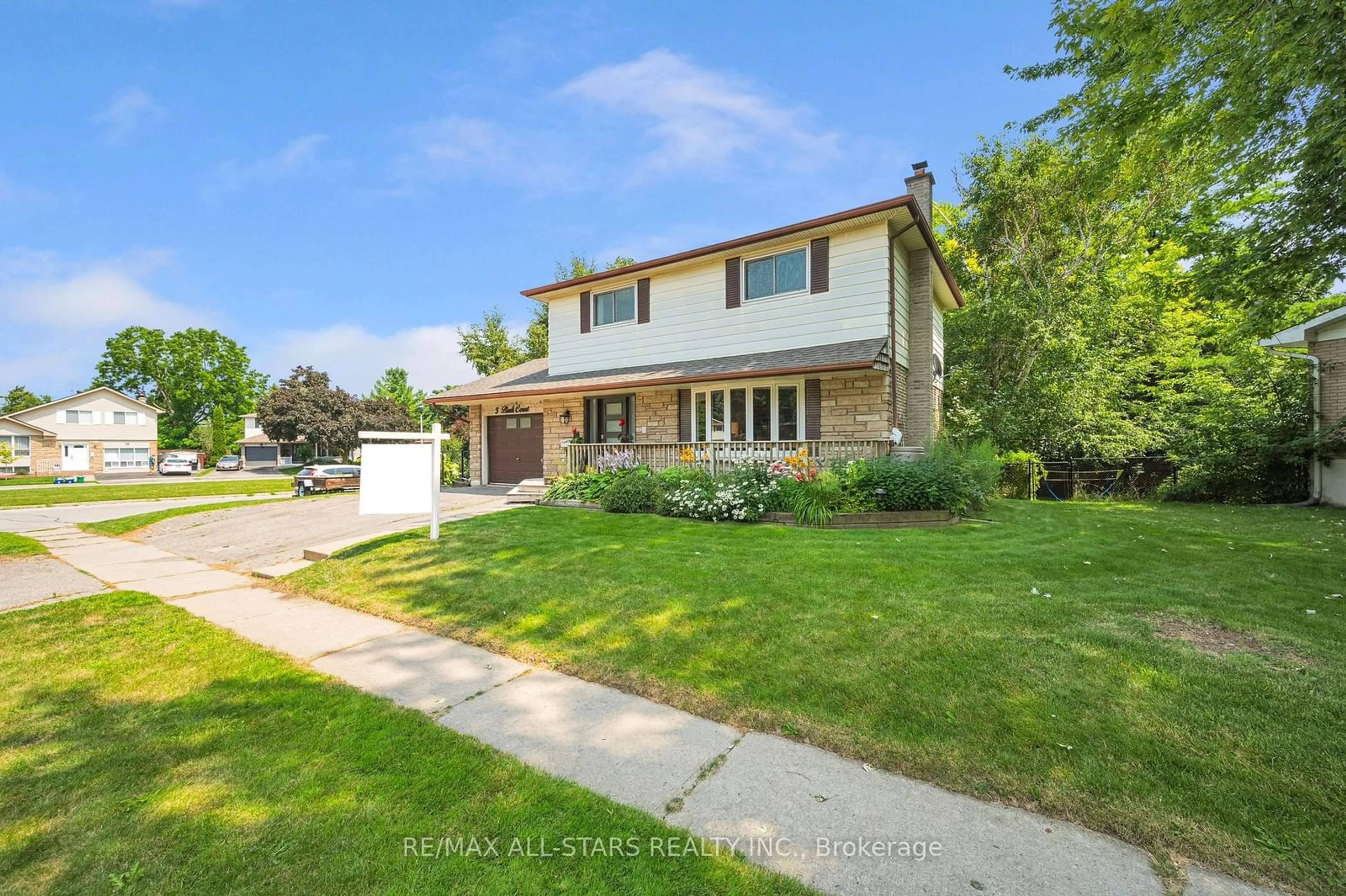 Frontside or backside of a home for 5 Burk Crt, Clarington Ontario L1C 3V7