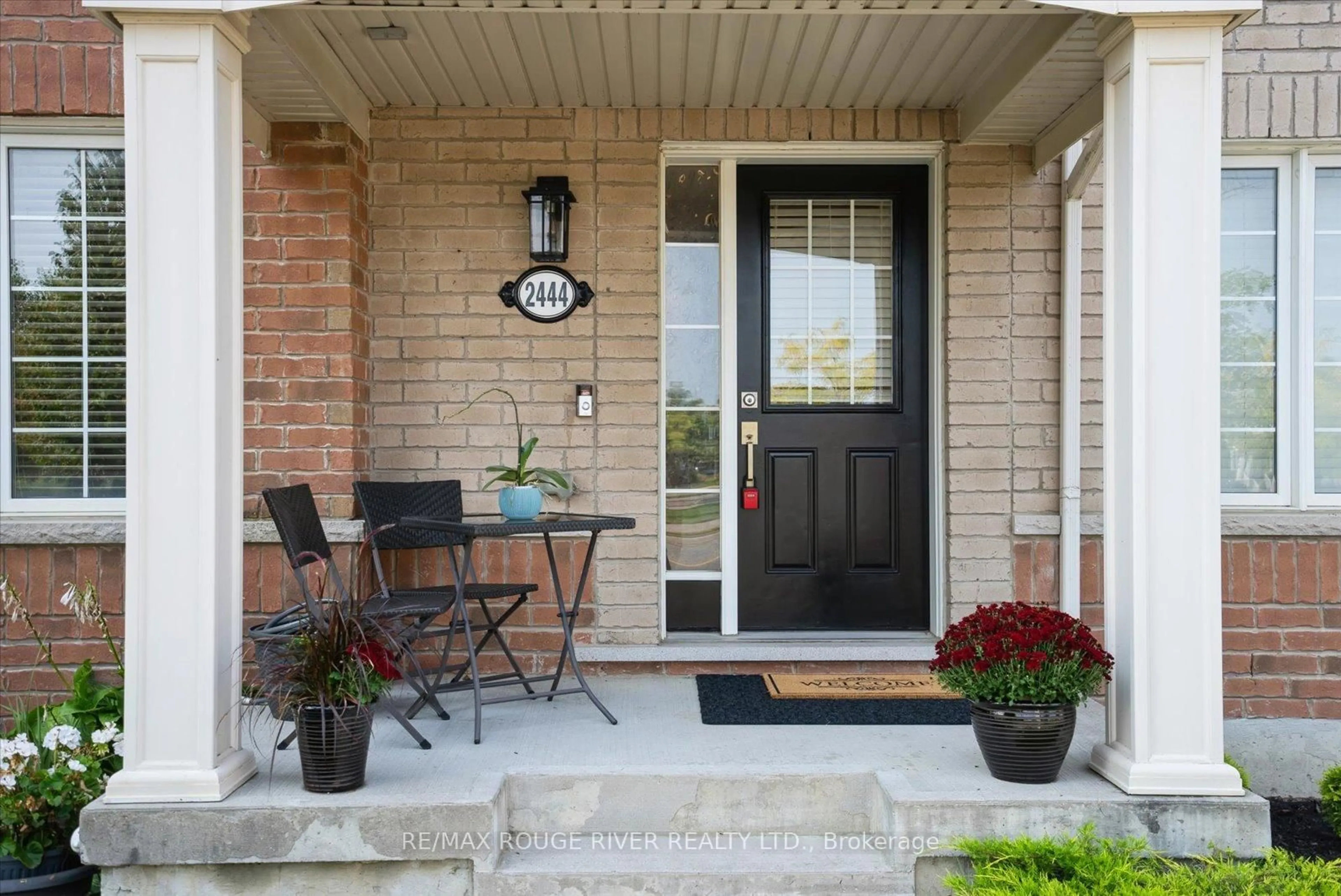 Indoor entryway for 2444 William Jackson Dr, Pickering Ontario L1X 0C3