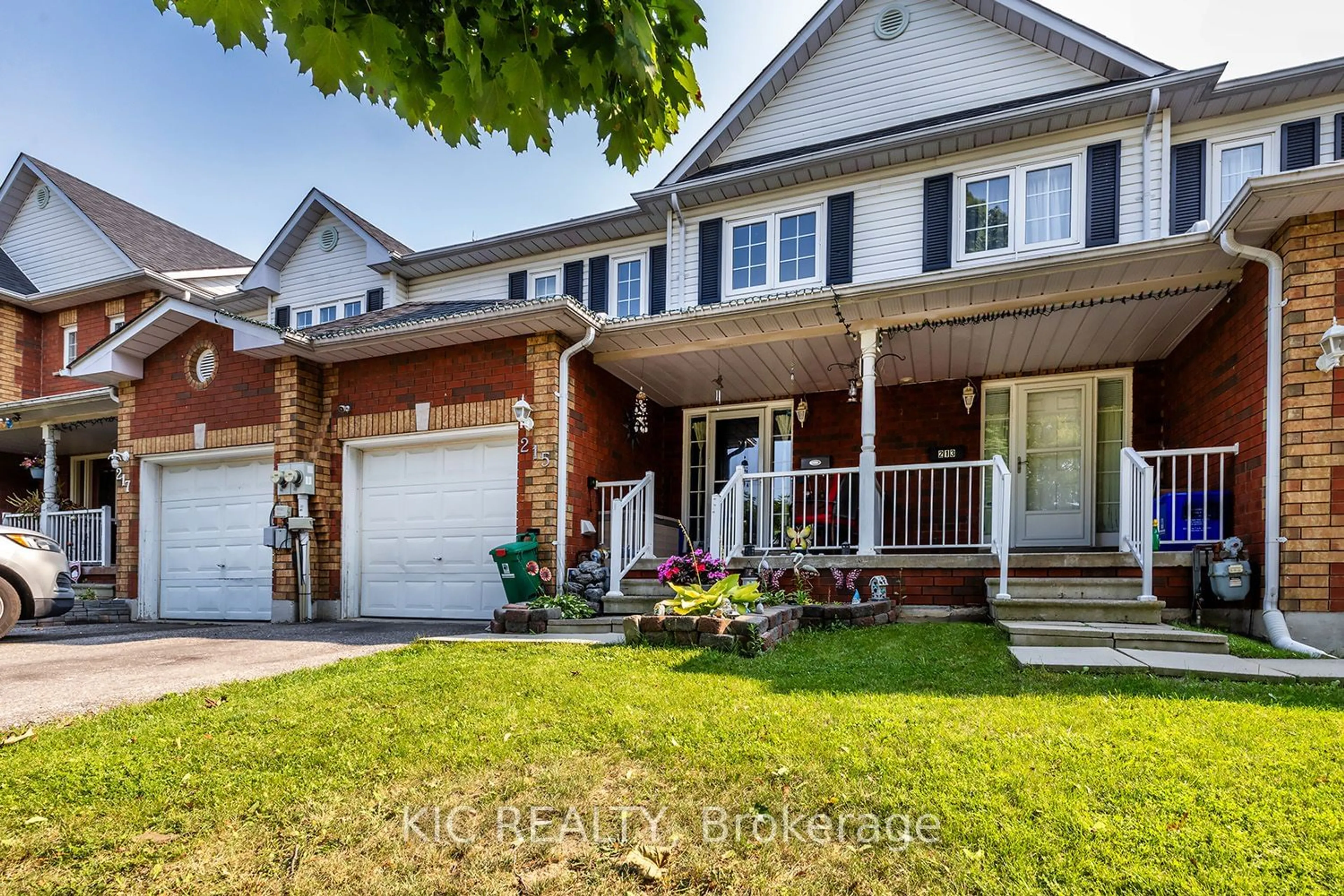 Frontside or backside of a home, cottage for 215 Edward Ave, Oshawa Ontario L1H 3A6