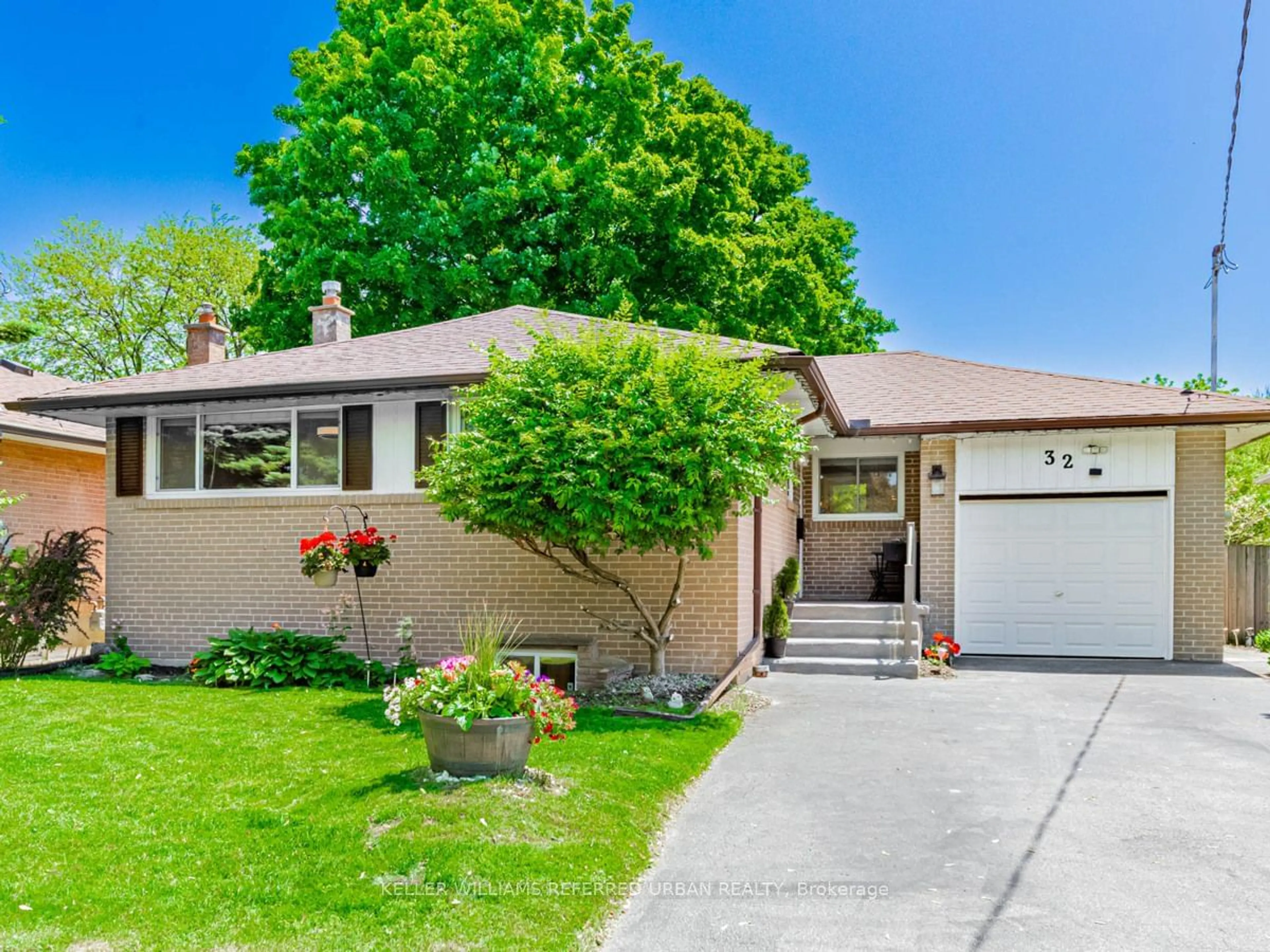 Frontside or backside of a home for 32 Woodgarden Cres, Toronto Ontario M1E 3K2