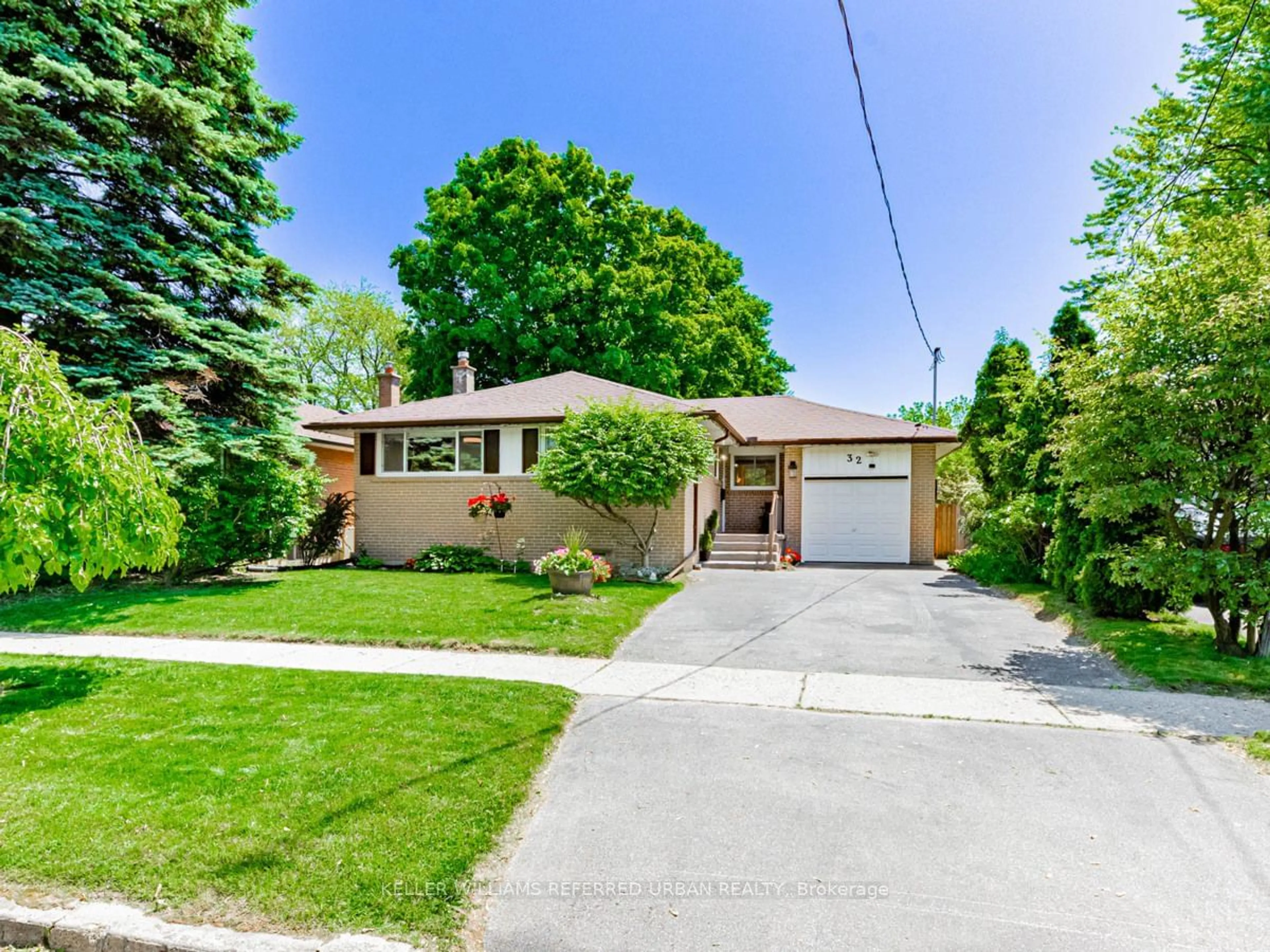 Frontside or backside of a home for 32 Woodgarden Cres, Toronto Ontario M1E 3K2