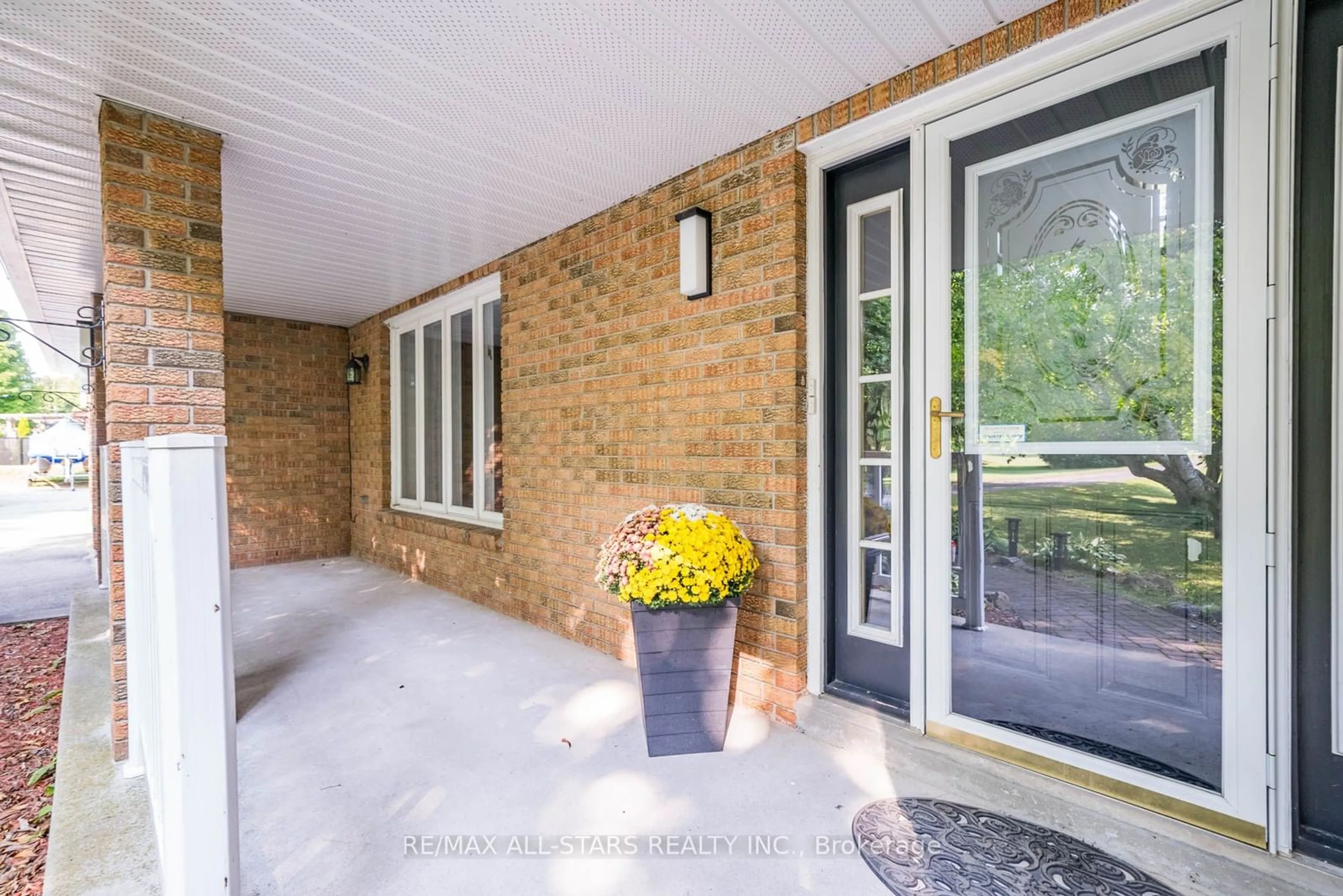 Indoor entryway, cement floor for 311 Regional Road 21, Scugog Ontario L9L 1B5