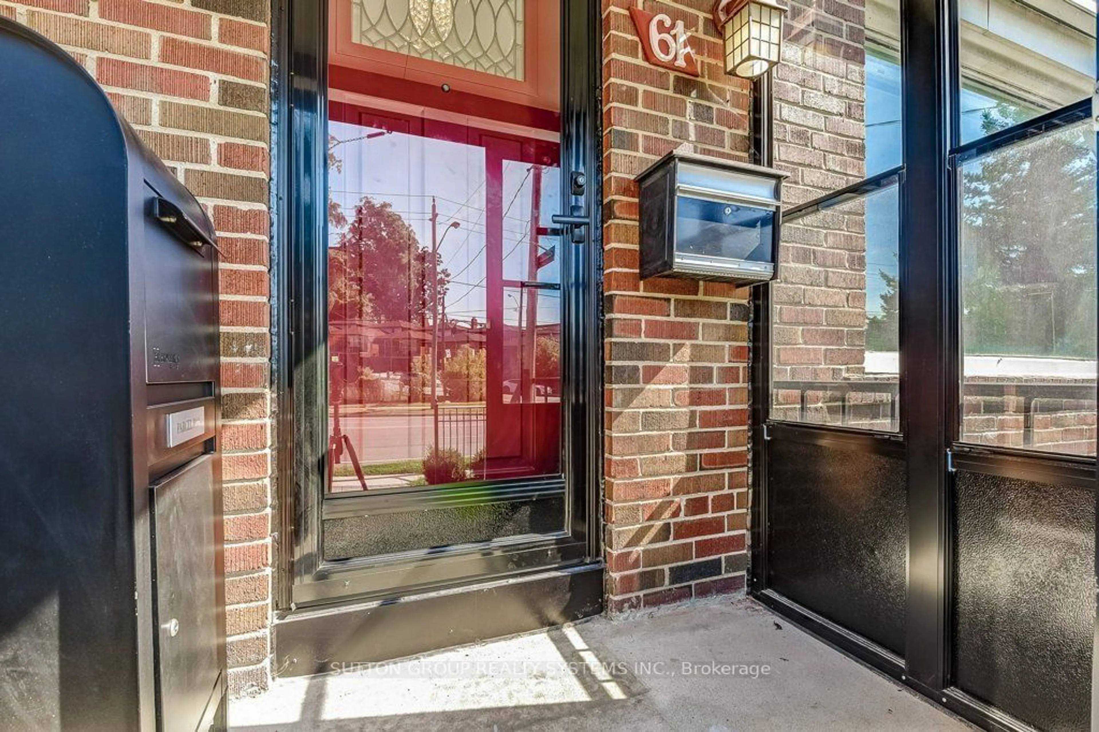 Indoor entryway for 61 Danforth Rd, Toronto Ontario M1L 3W5