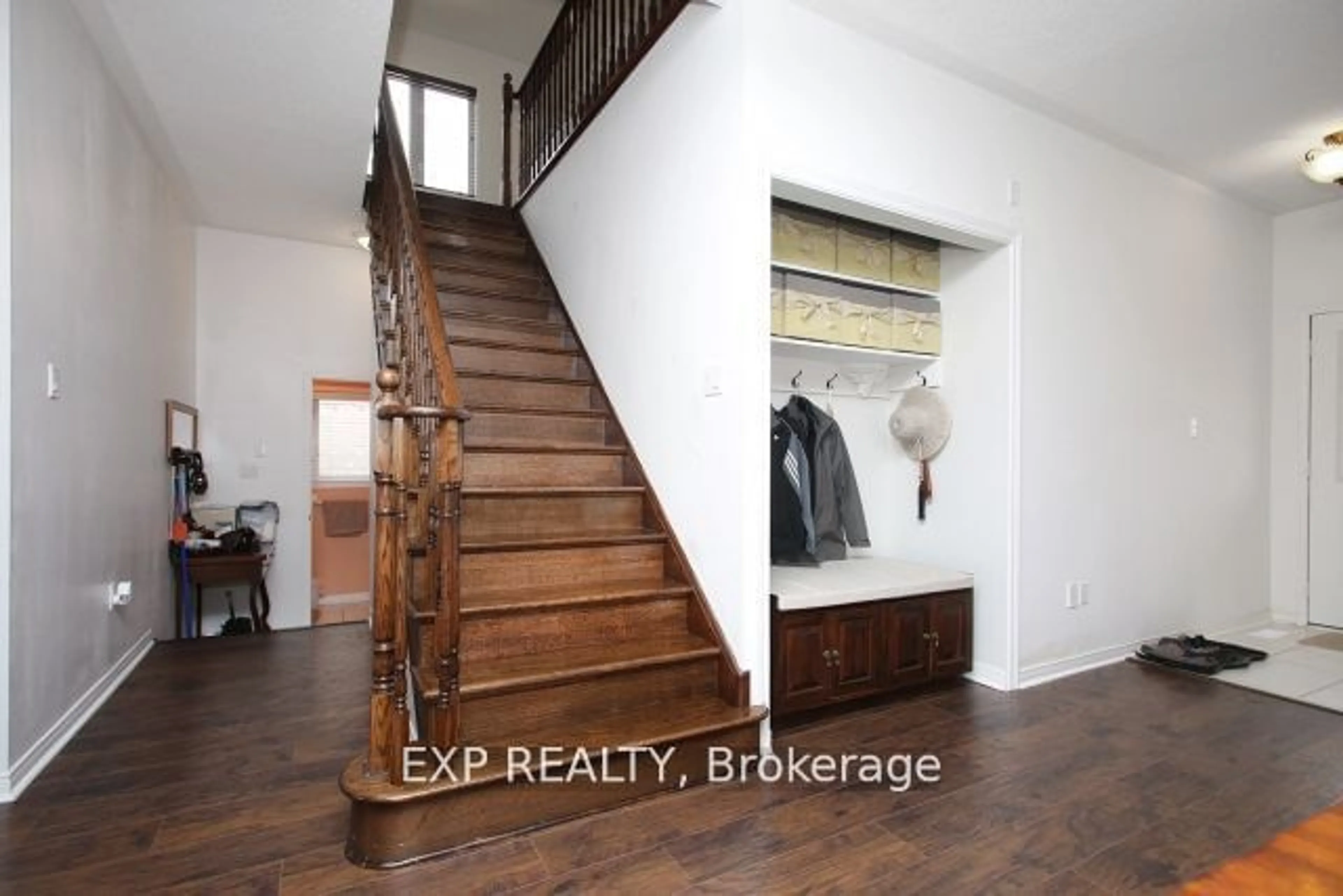 Indoor entryway for 1335 Langley Circ, Oshawa Ontario L1K 0E2