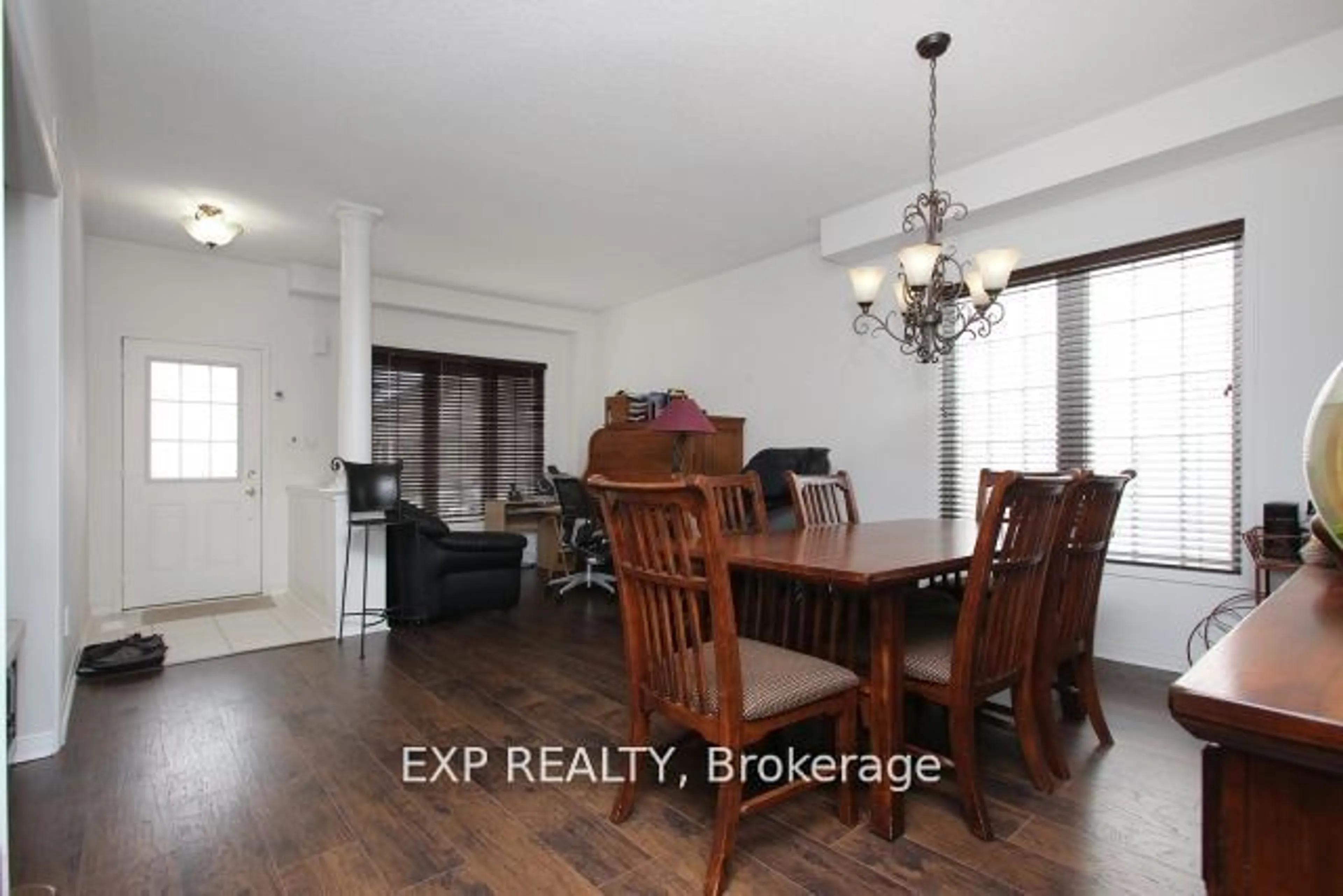 Dining room, wood/laminate floor for 1335 Langley Circ, Oshawa Ontario L1K 0E2