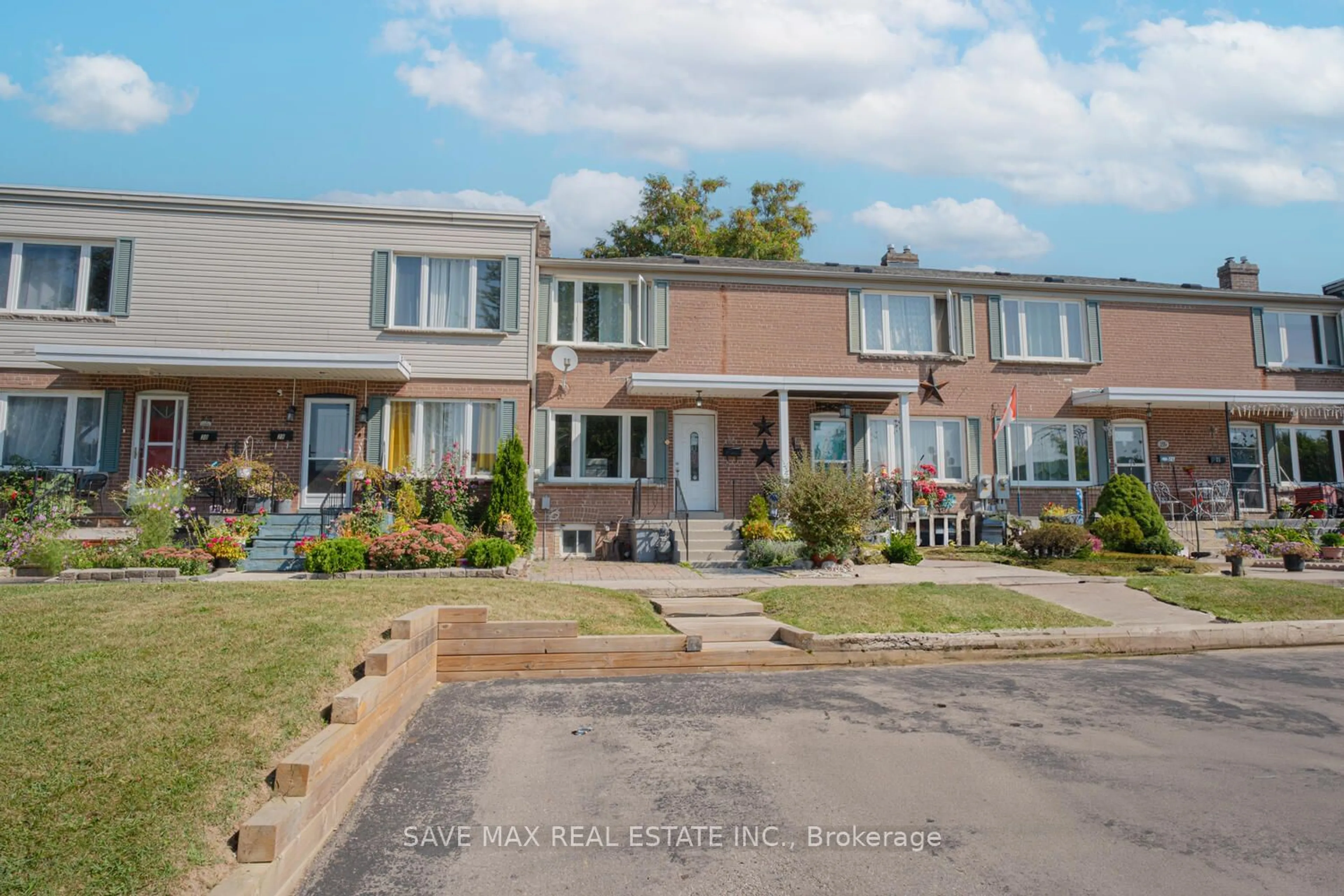 A pic from exterior of the house or condo, the street view for 740 Kennedy Rd #28, Toronto Ontario M1K 2C5