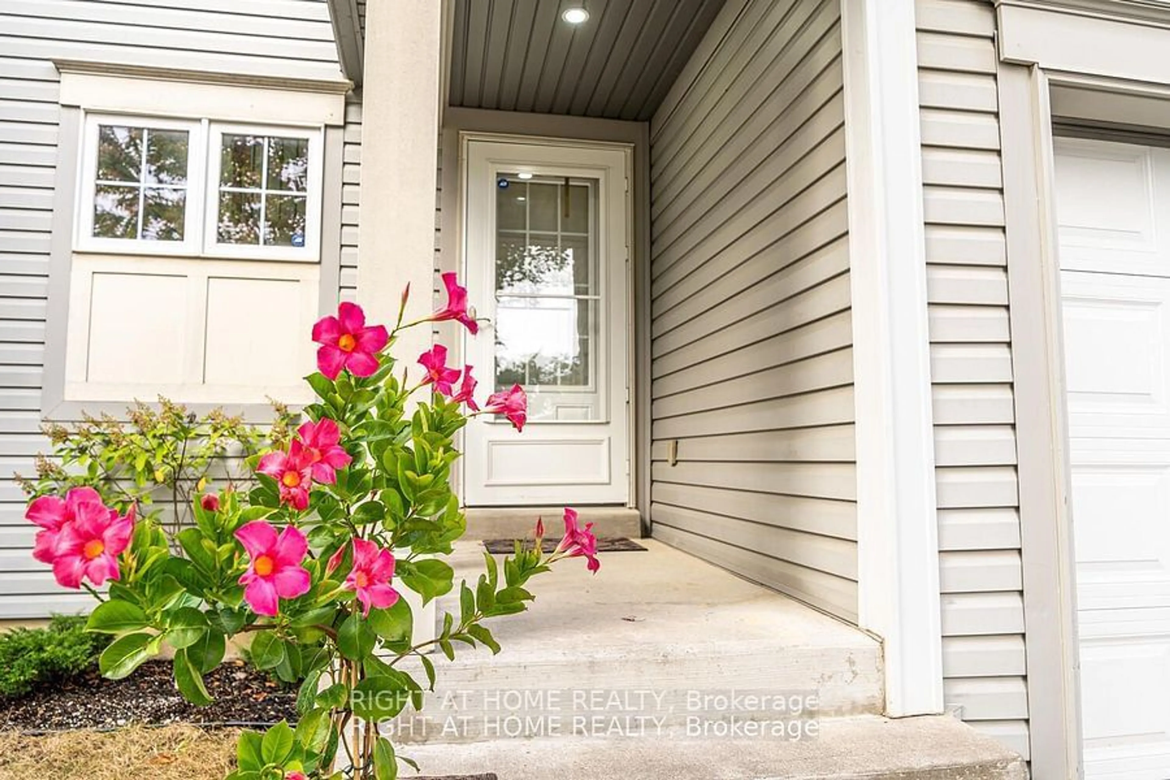 Indoor entryway for 2331 Winlord Pl, Oshawa Ontario L1L 0B8