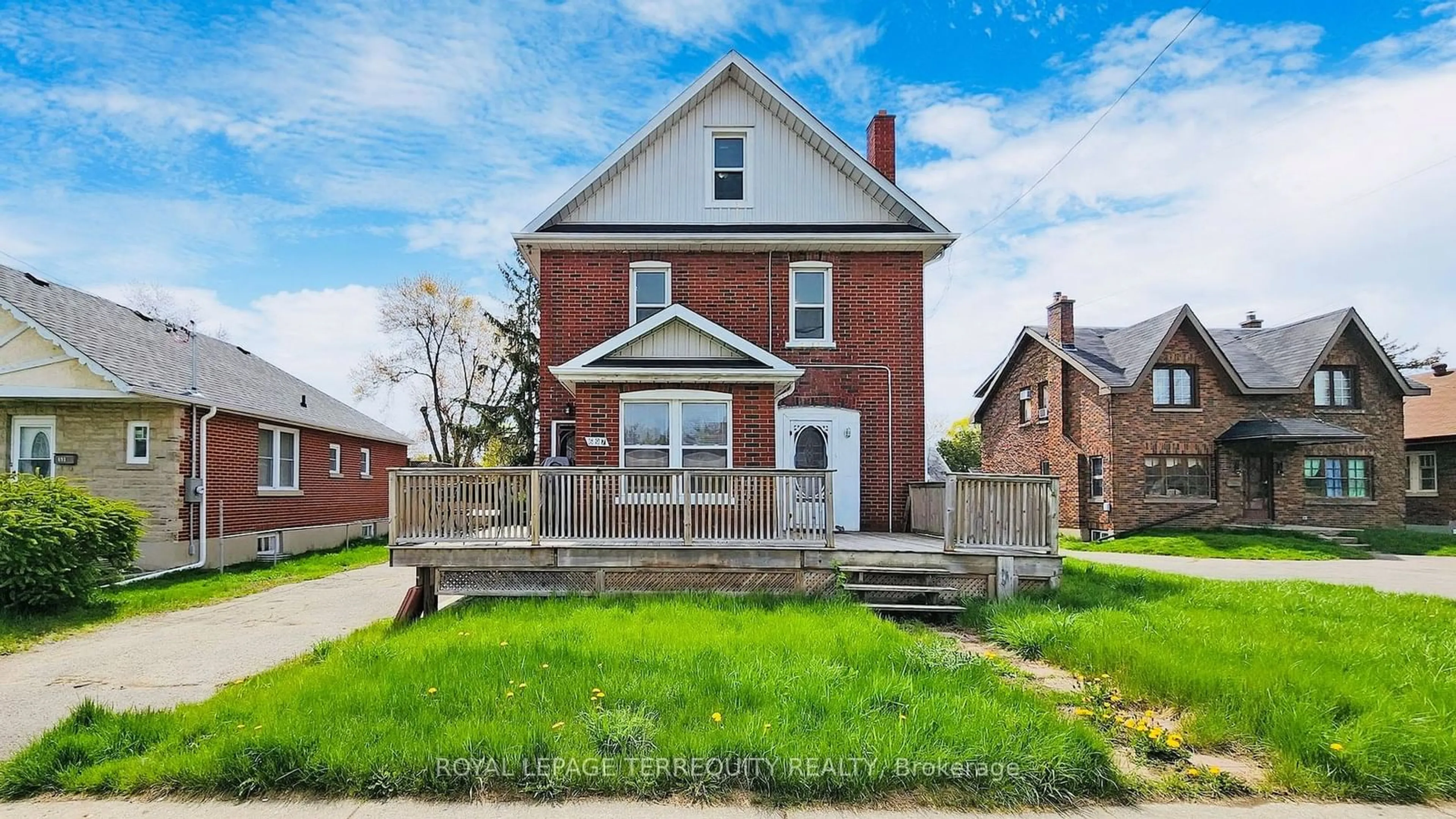 Frontside or backside of a home for 697 King St, Oshawa Ontario L1J 2L2