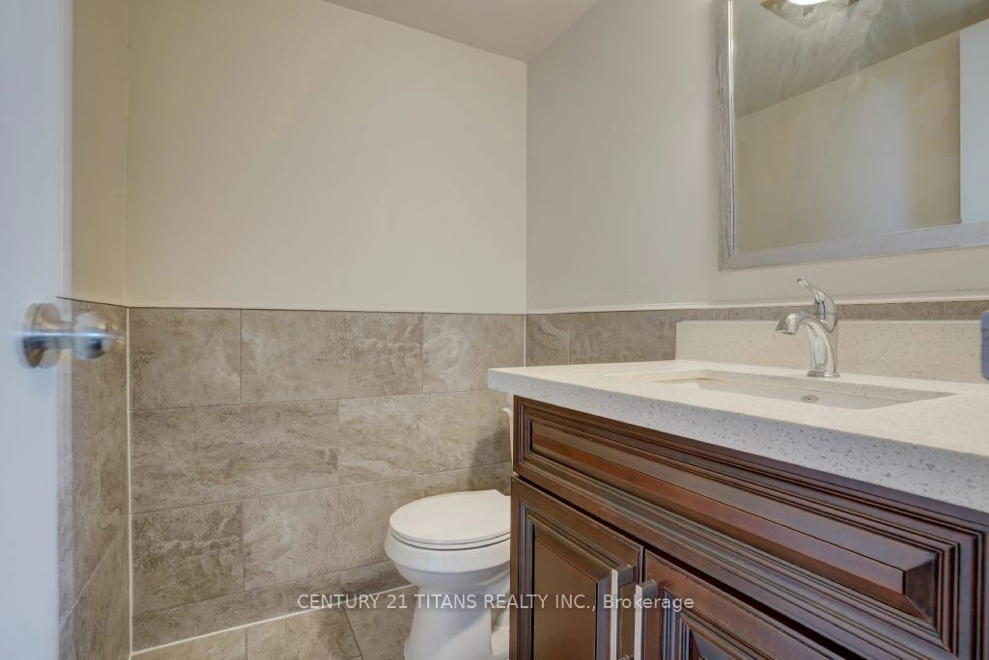 Standard bathroom for 100 Wingarden Crt #1715, Toronto Ontario M1B 2P4