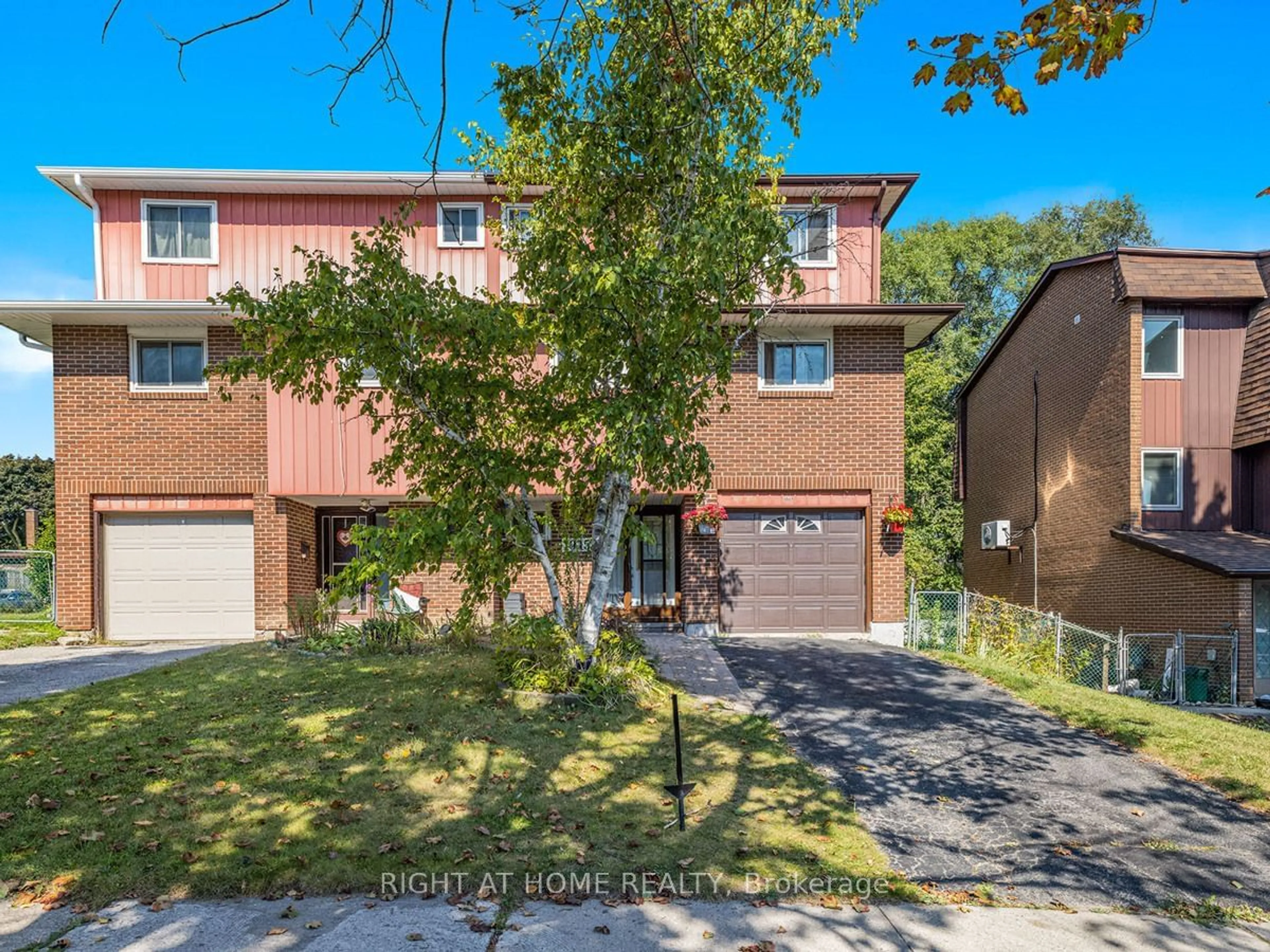 A pic from exterior of the house or condo, the street view for 1915 FAYLEE Cres, Pickering Ontario L1V 2T3