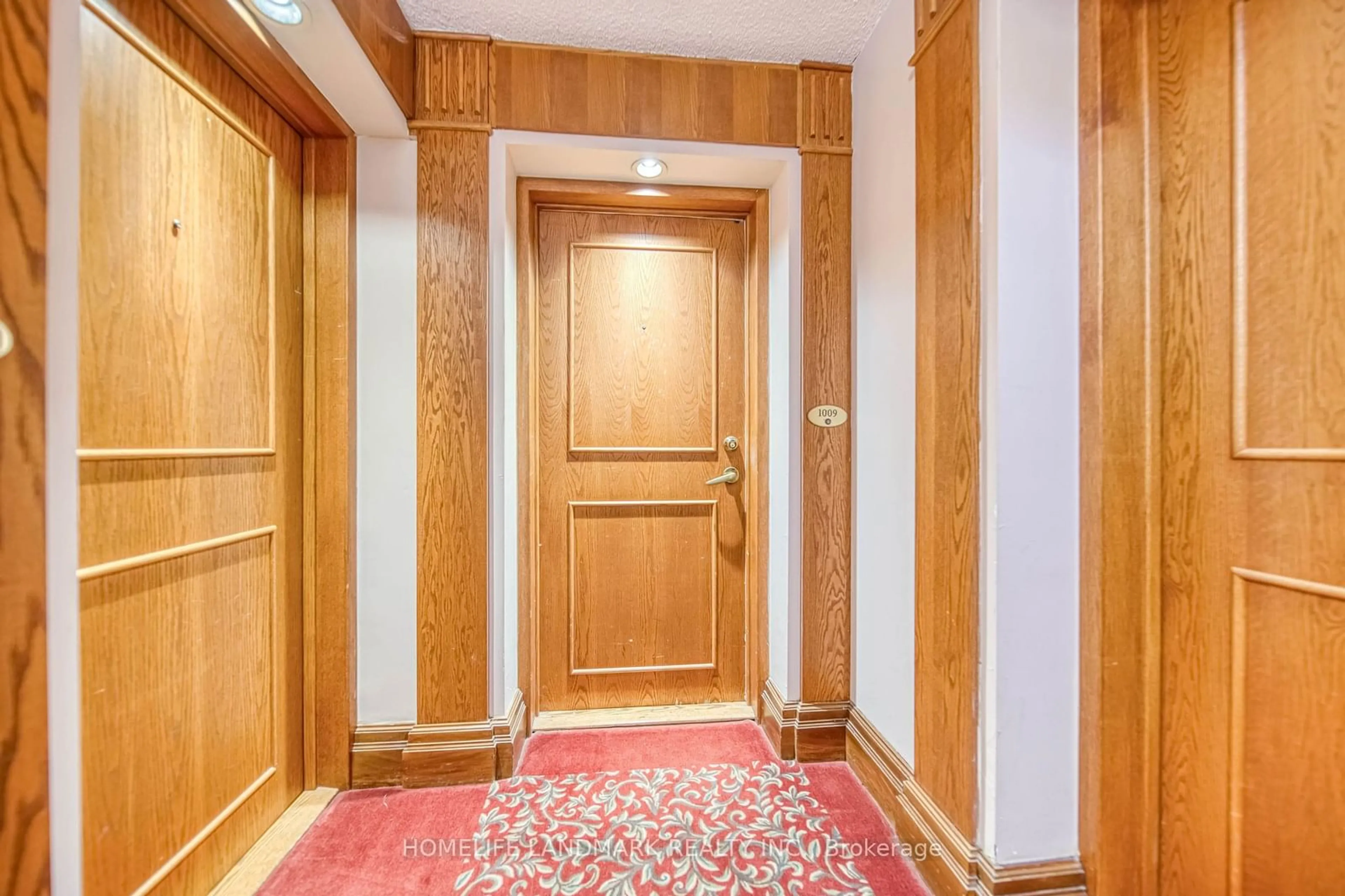 Indoor foyer, wood floors for 18 Lee Centre Dr #1009, Toronto Ontario M1H 3H5