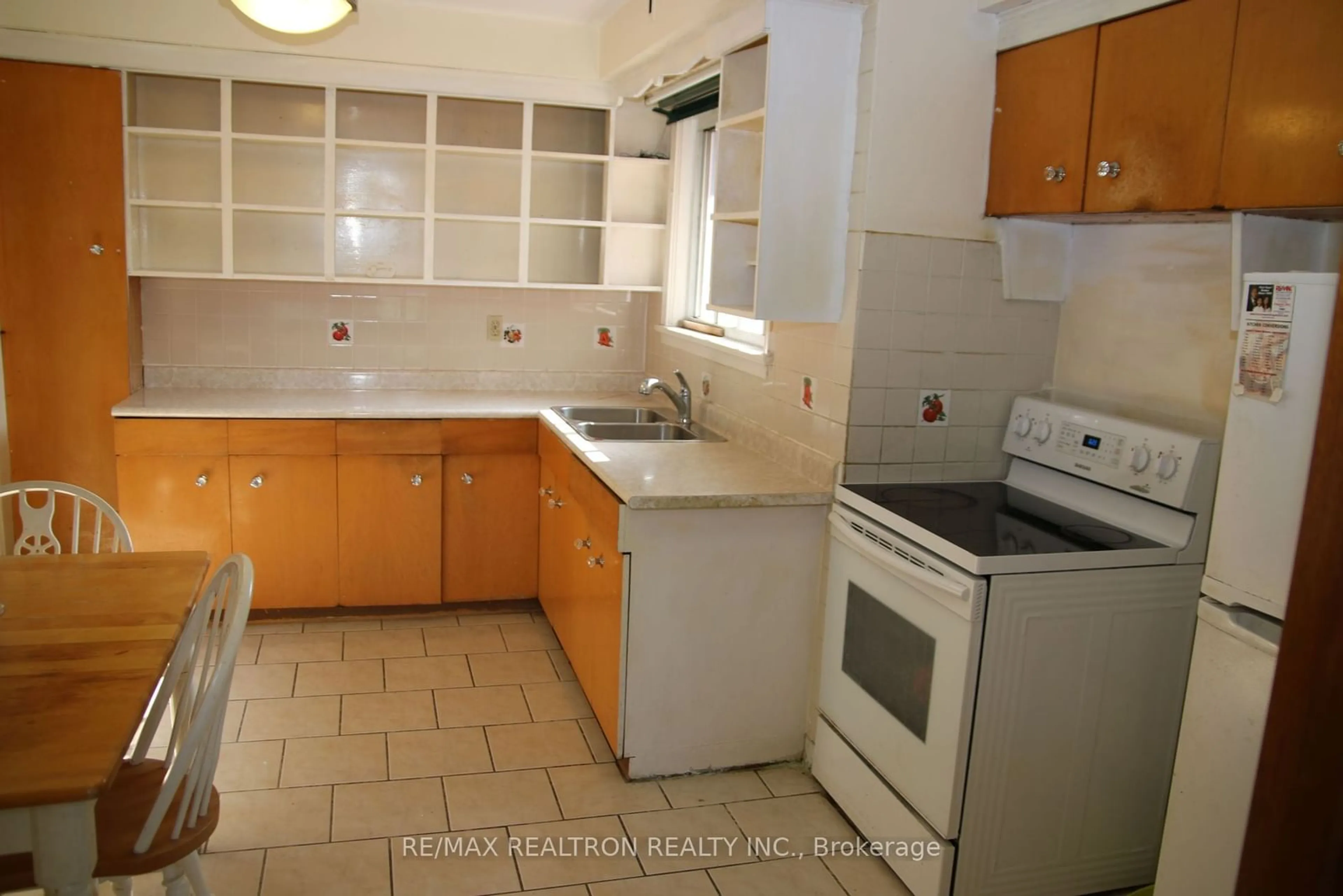 Standard kitchen for 65 Packard Blvd, Toronto Ontario M1P 4K6