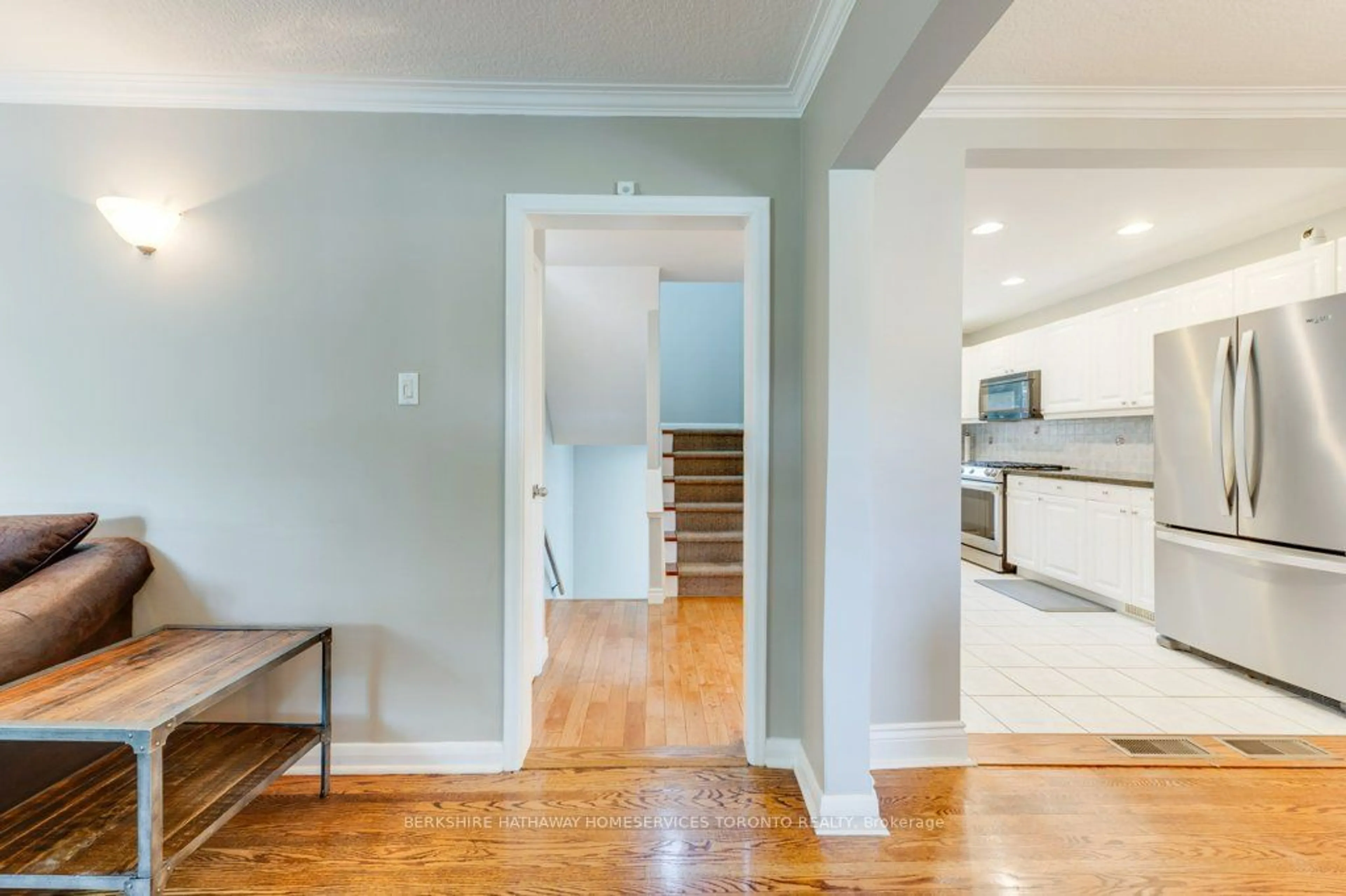 Indoor entryway, wood floors for 26 Hopecrest Cres, Toronto Ontario M1K 2K4