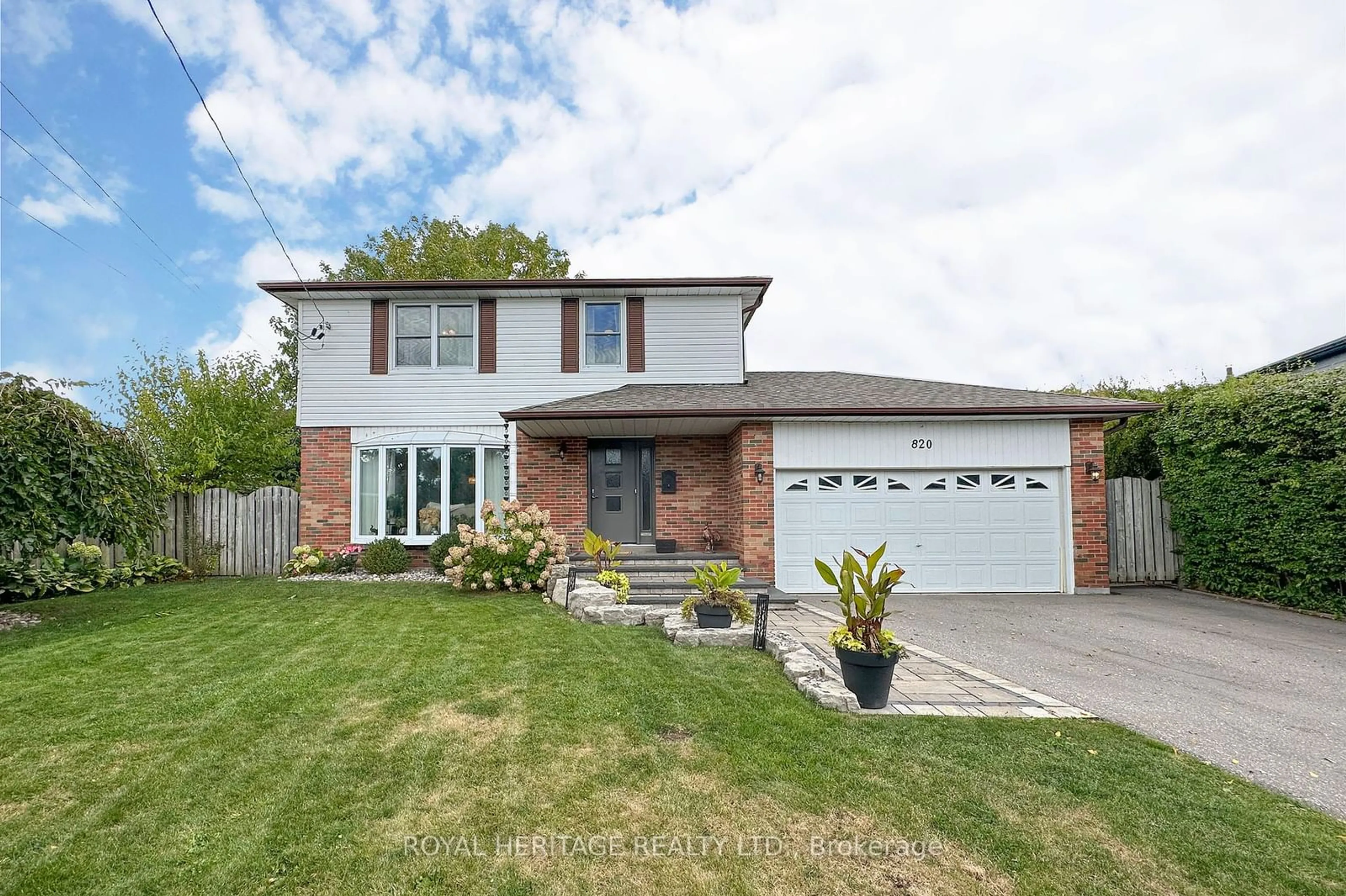 Home with brick exterior material for 820 Hanworth Crt, Pickering Ontario L1W 2K6