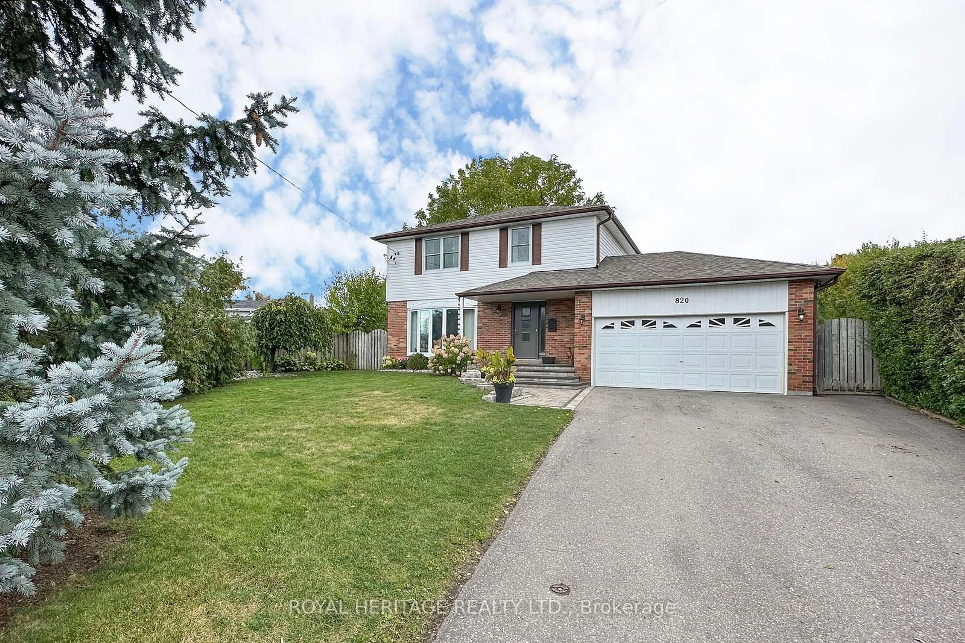 Frontside or backside of a home, the street view for 820 Hanworth Crt, Pickering Ontario L1W 2K6