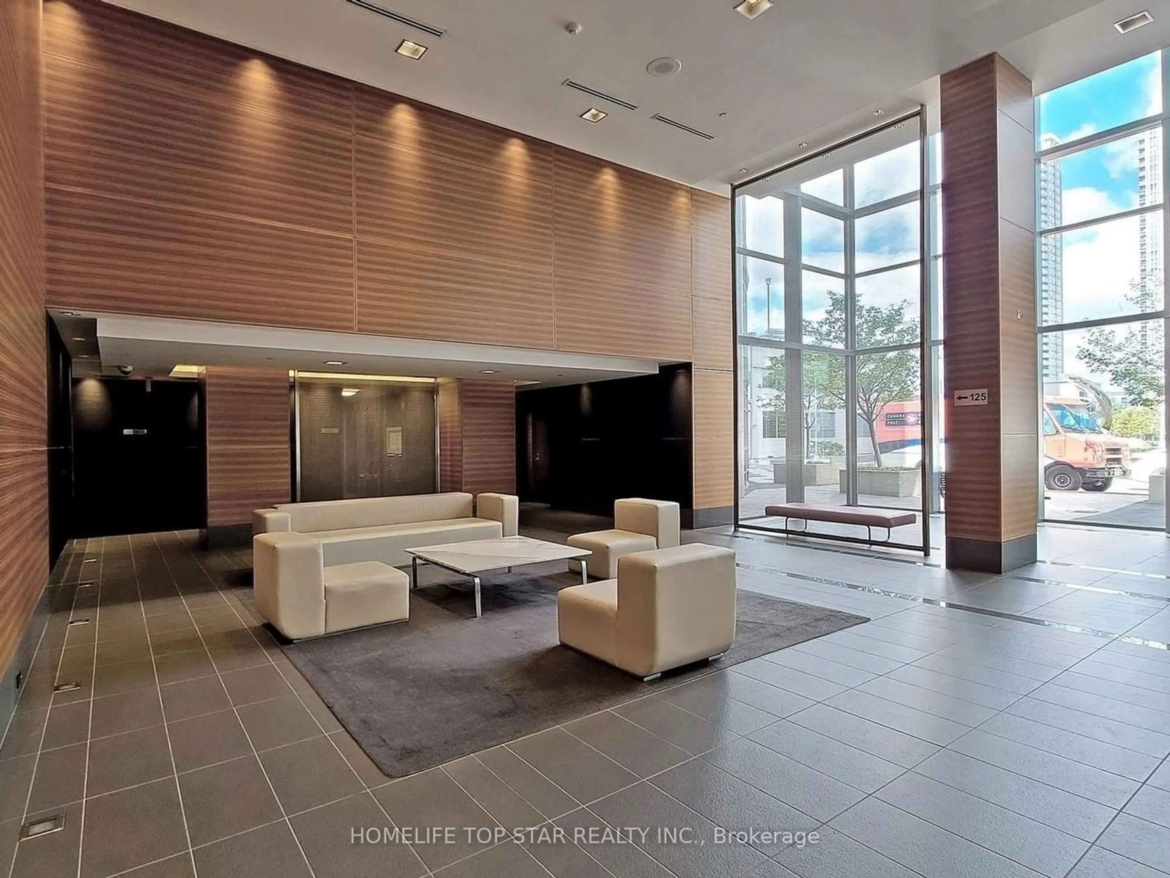 Indoor lobby, ceramic floors for 135 Village Green Sq #2821, Toronto Ontario M1S 0G4