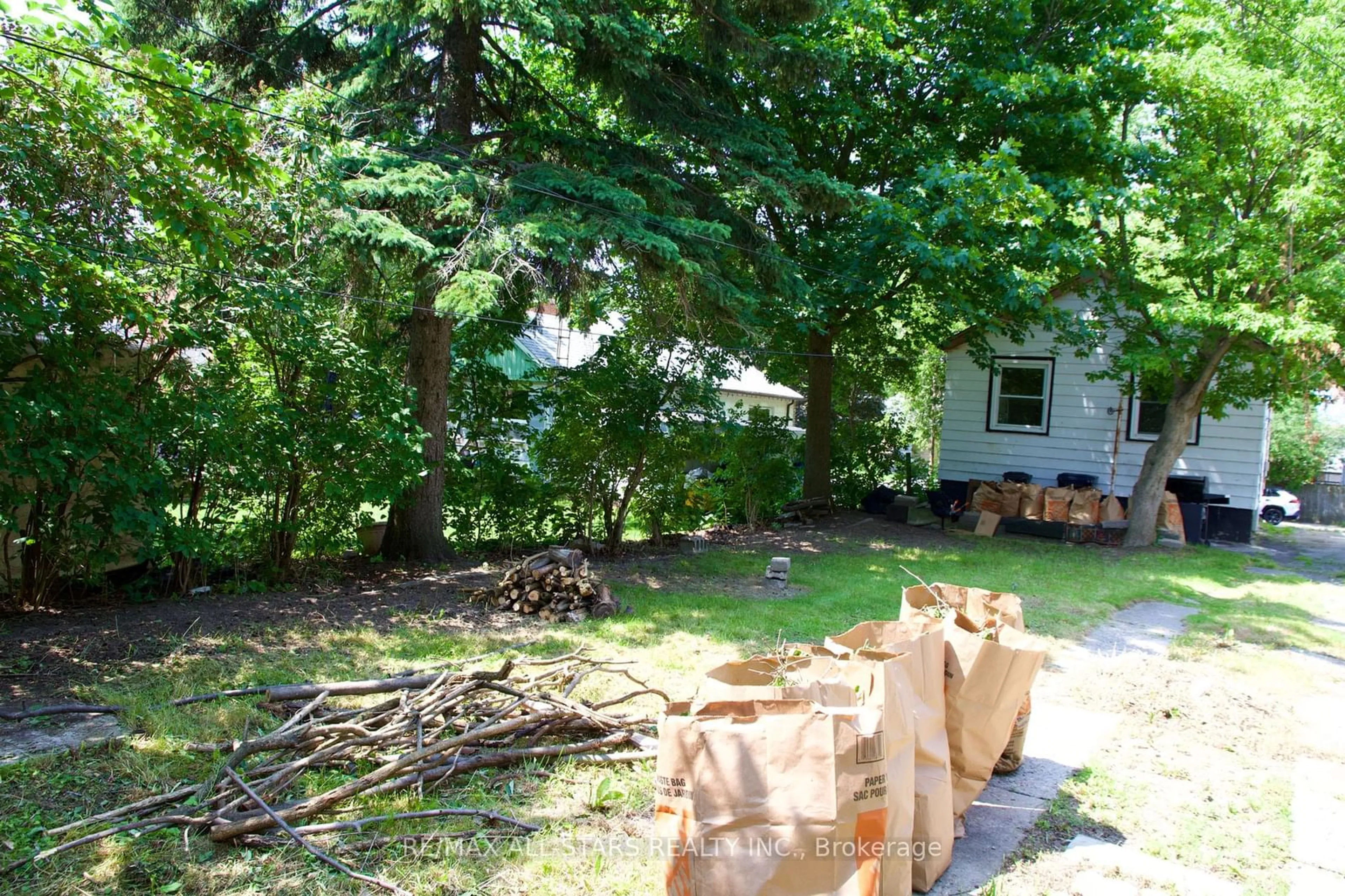 Frontside or backside of a home, the fenced backyard for 29 North Woodrow Blvd, Toronto Ontario M1K 1W2