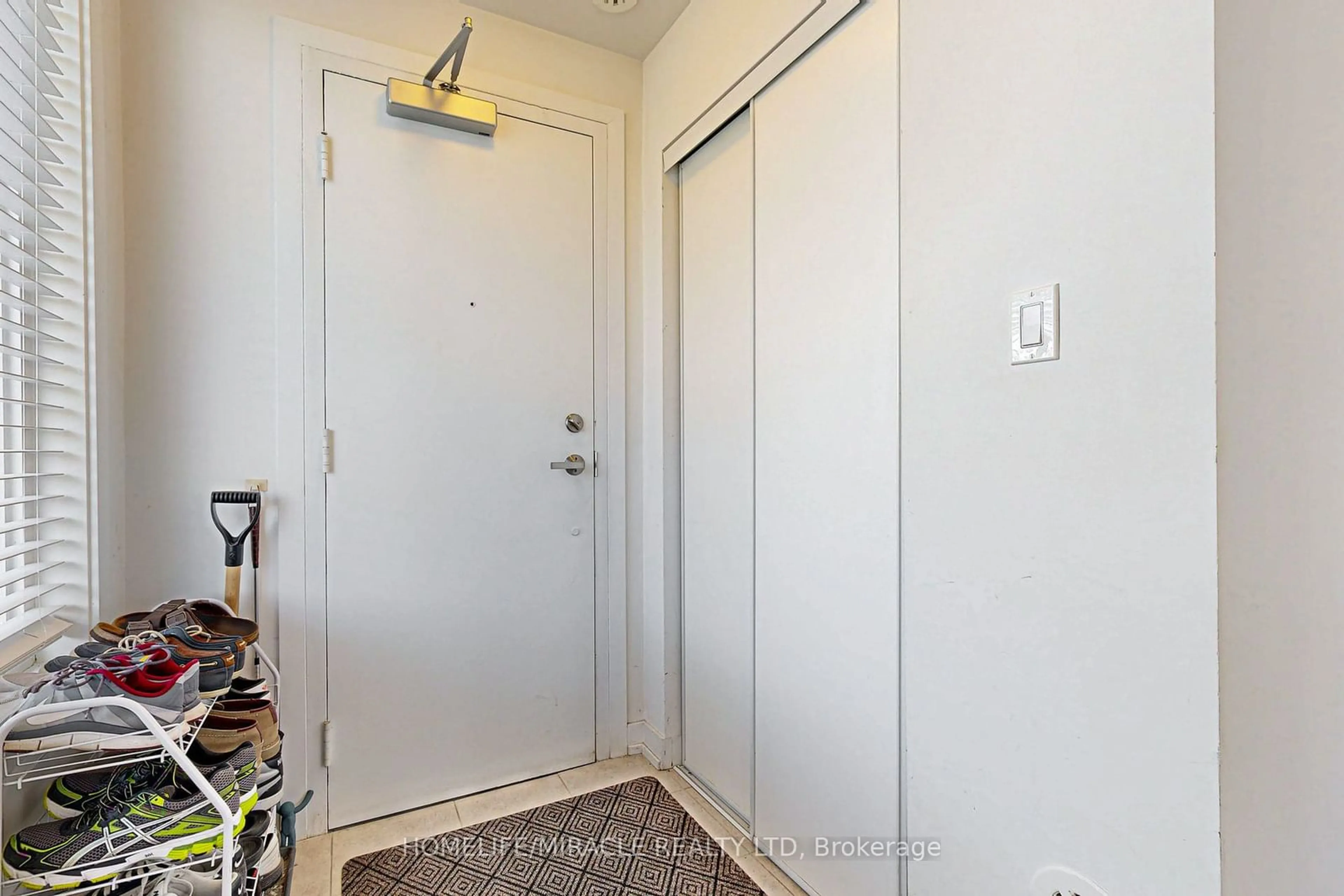 Indoor entryway, not visible floor for 1555 Kingston Rd #212, Pickering Ontario L1V 0E9