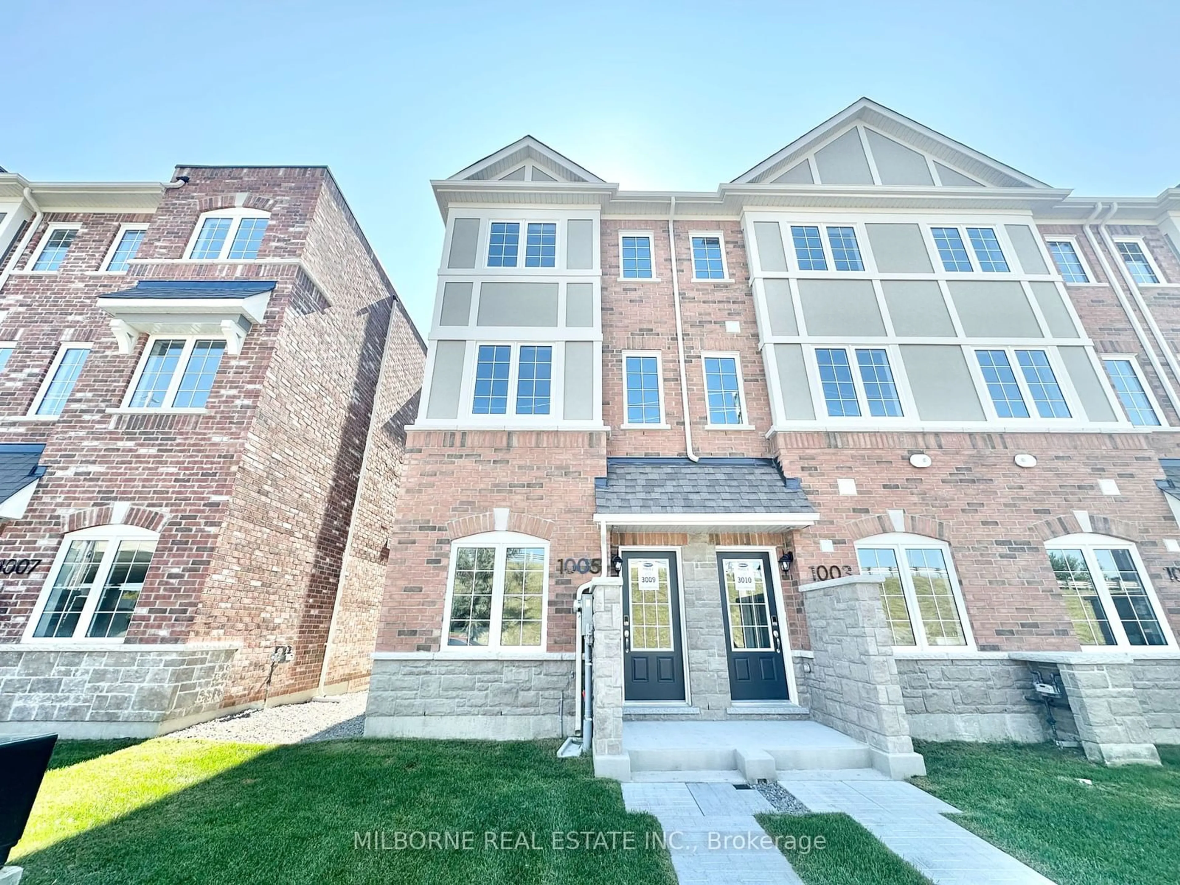 A pic from exterior of the house or condo for 1005 Ellesmere Rd, Toronto Ontario M1P 2W7