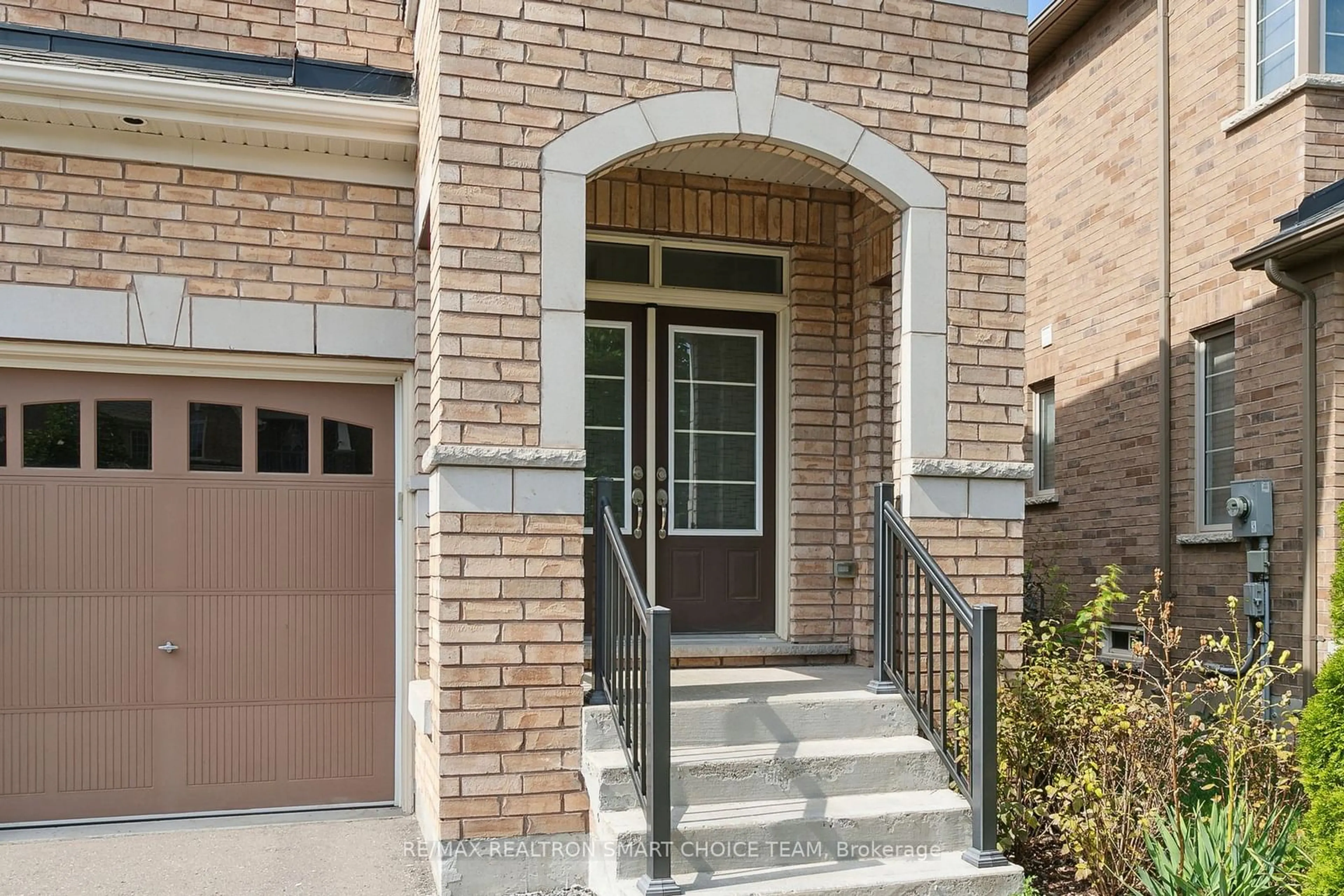 Home with brick exterior material for 2544 Bandsman Cres, Oshawa Ontario L1L 0M2